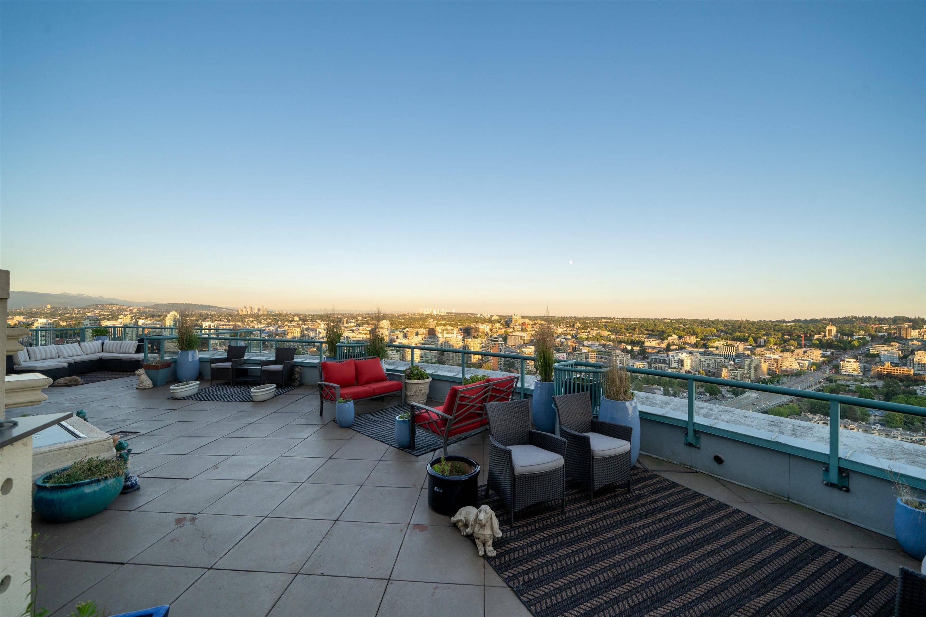Vancouver, BC V6Z 3A3,1033 Marinaside CRES #3903