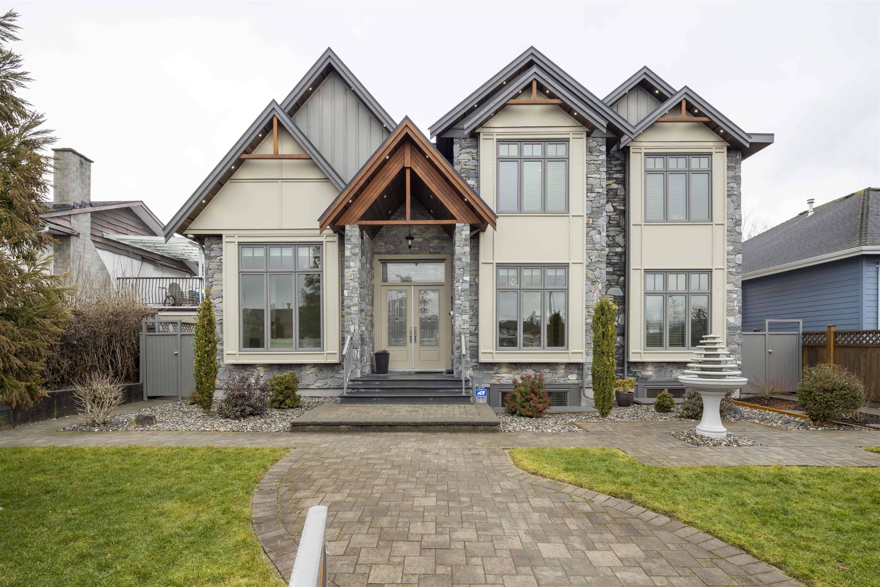 Burnaby, BC V5A 2M1,2052 Paulus CRES