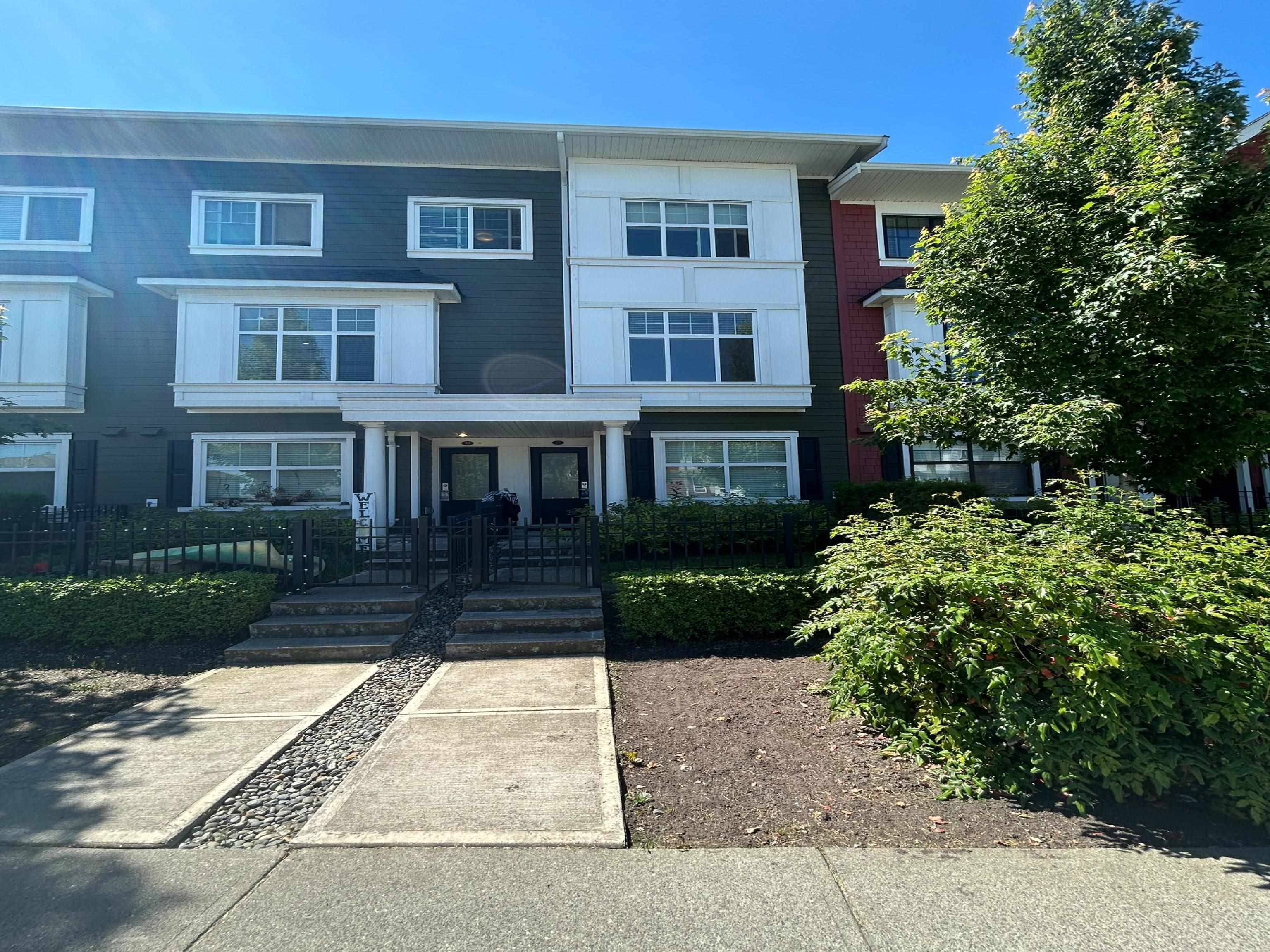 Abbotsford, BC V4X 0B9,27735 Roundhouse DR #37