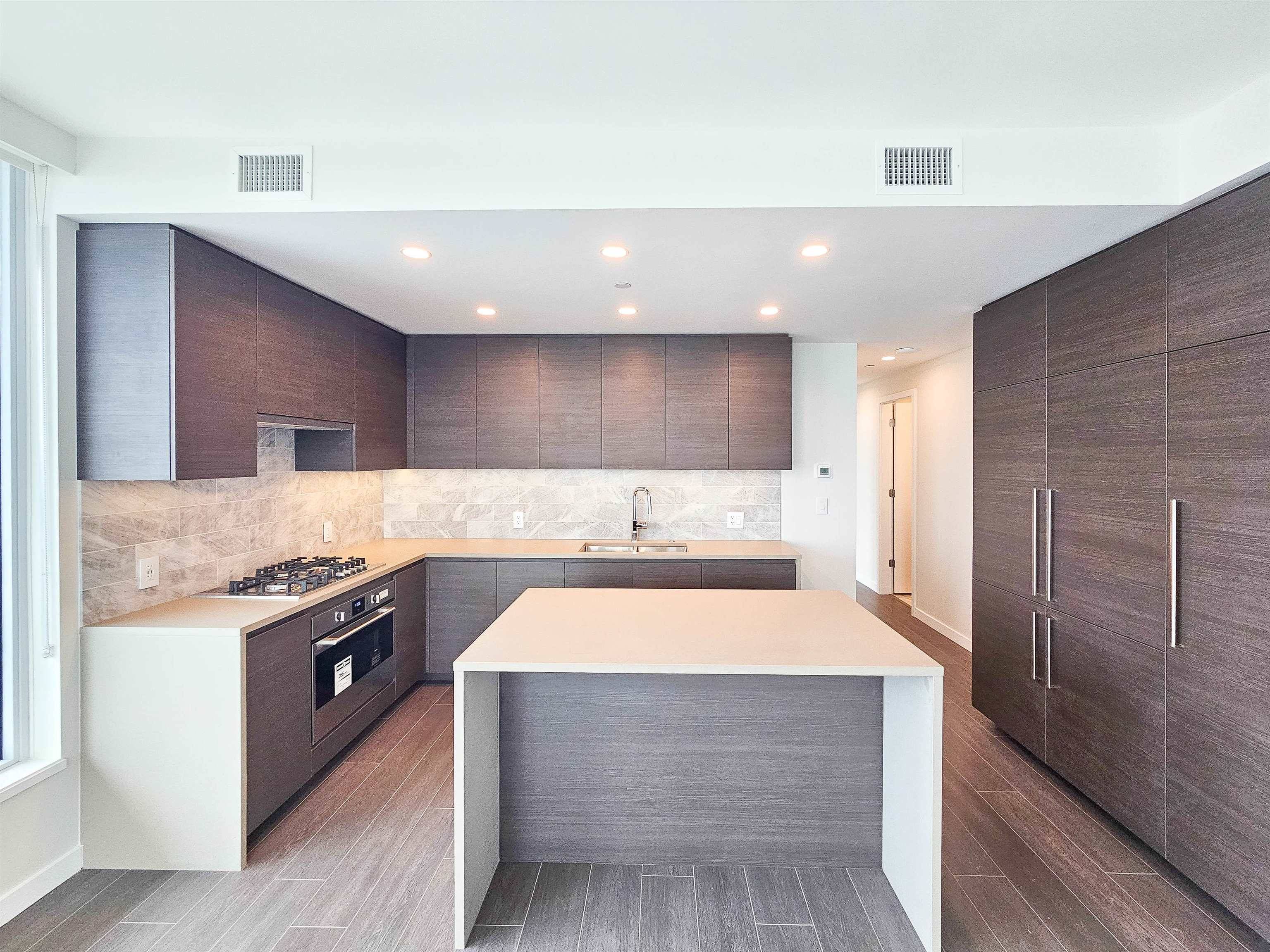 Burnaby, BC V5C 0N8,2108 Gilmore AVE #5610