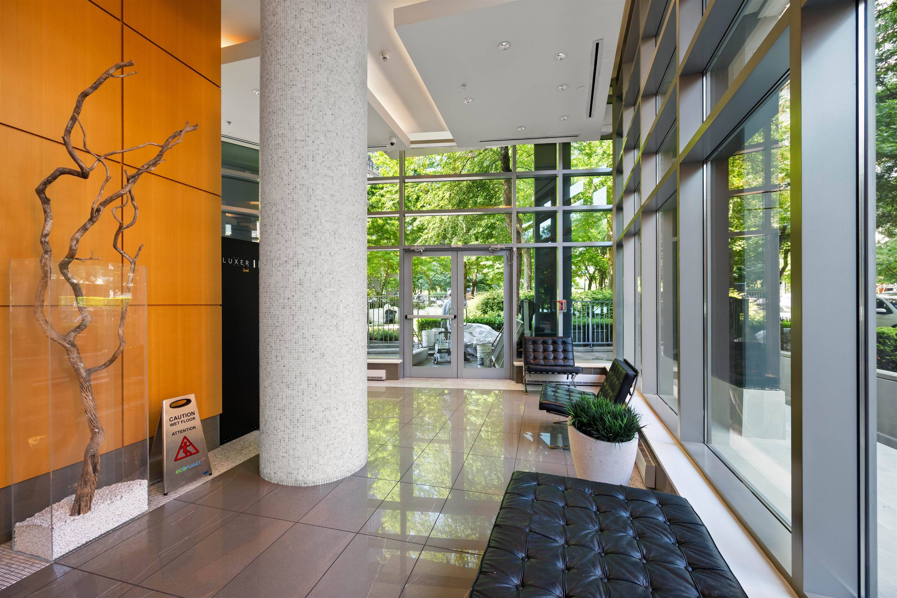Vancouver, BC V6B 0A5,8 Smithe Mews #705