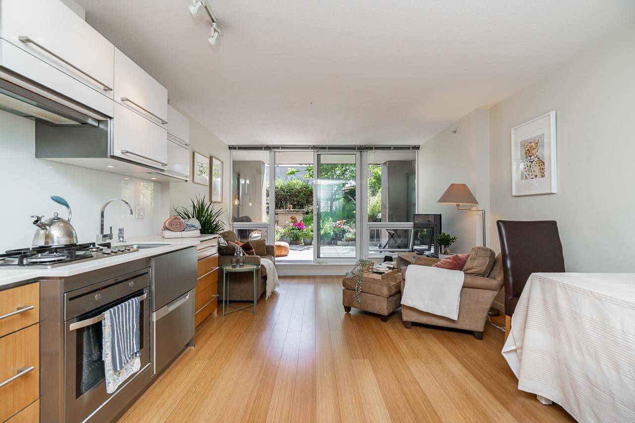 Vancouver, BC V6A 0B1,718 Main ST #209