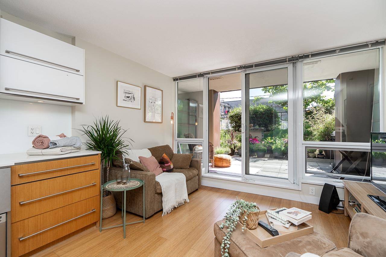 Vancouver, BC V6A 0B1,718 Main ST #209