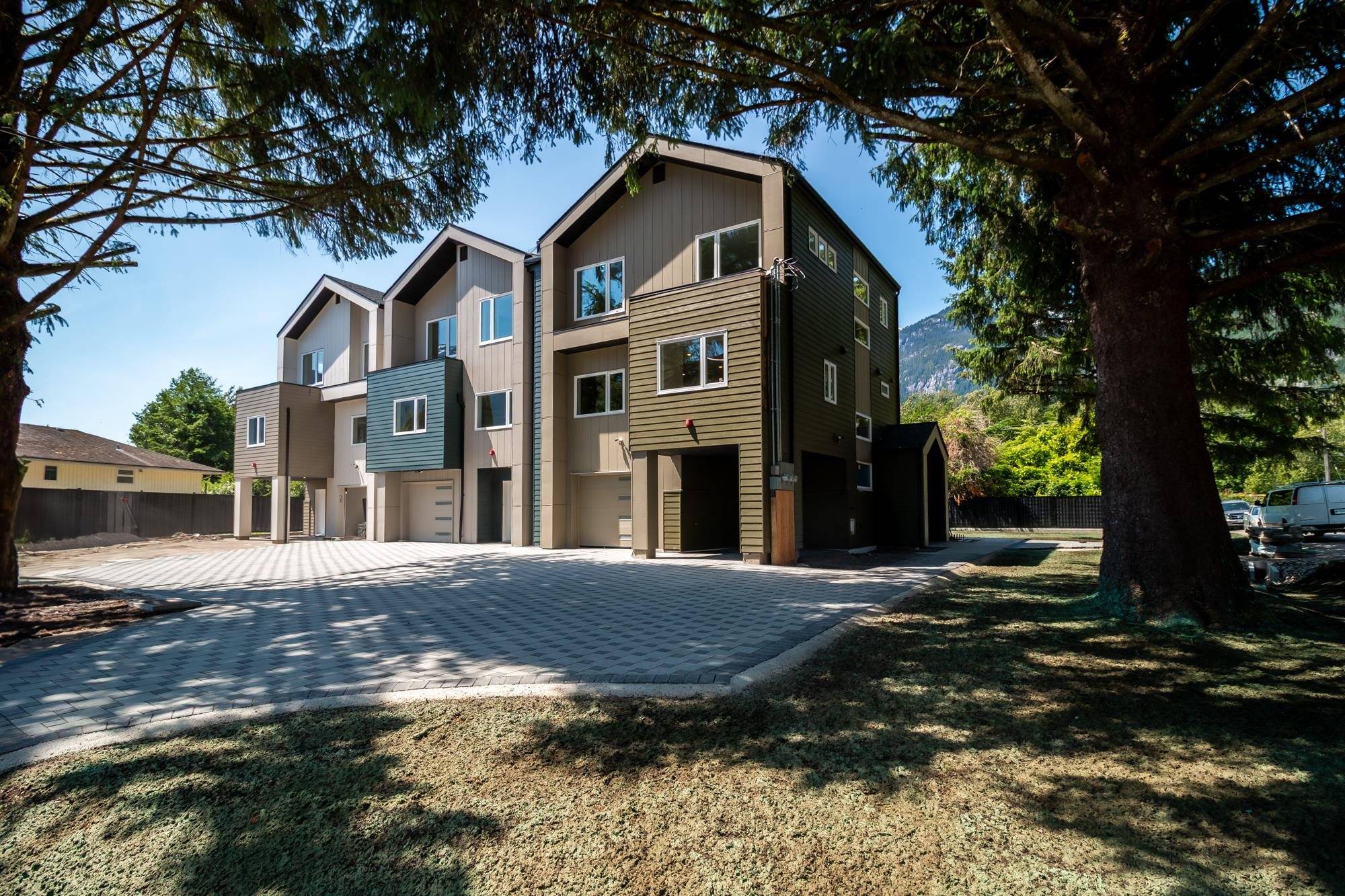 Squamish, BC V8B 0E8,38891 Garibaldi AVE