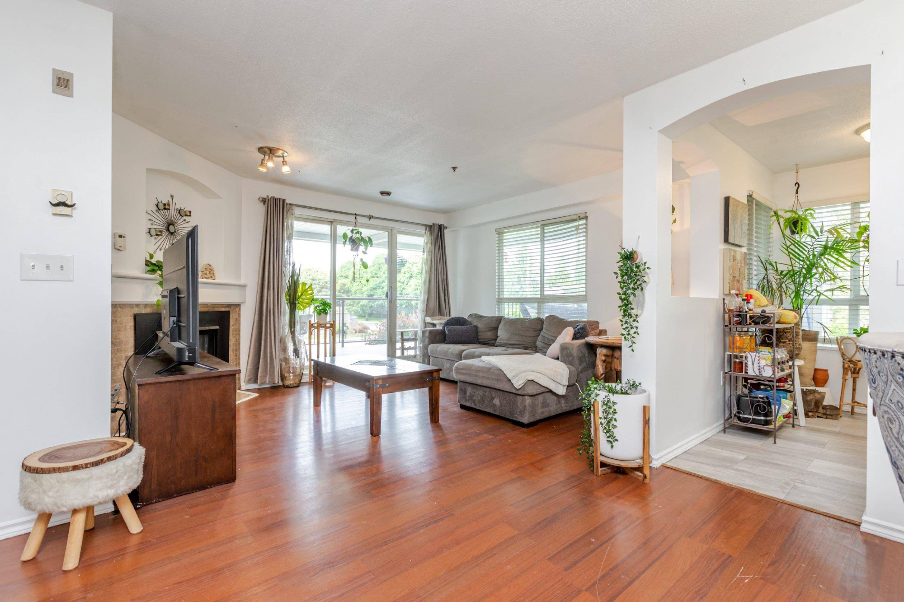 Langley, BC V3A 7Z2,20976 56 AVE #103