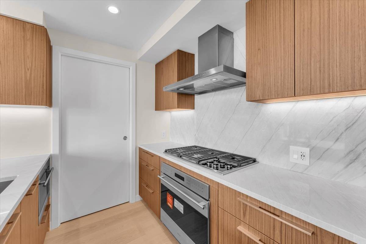 Vancouver, BC V6Z 0H1,1335 Howe ST #3405