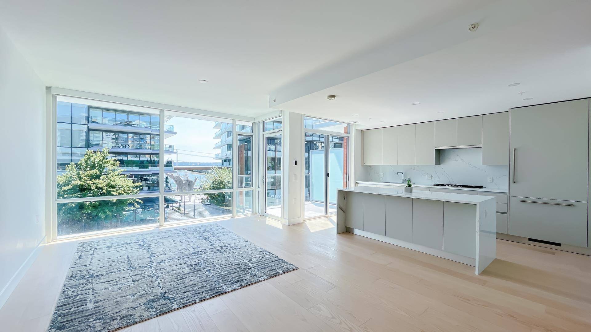 West Vancouver, BC V7T 1B6,1331 Marine DR #306