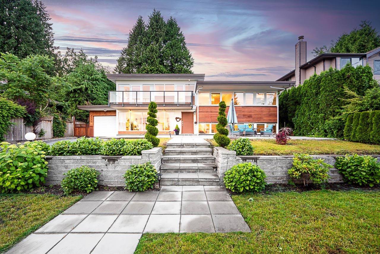 West Vancouver, BC V7V 2C8,1555 Lawson AVE