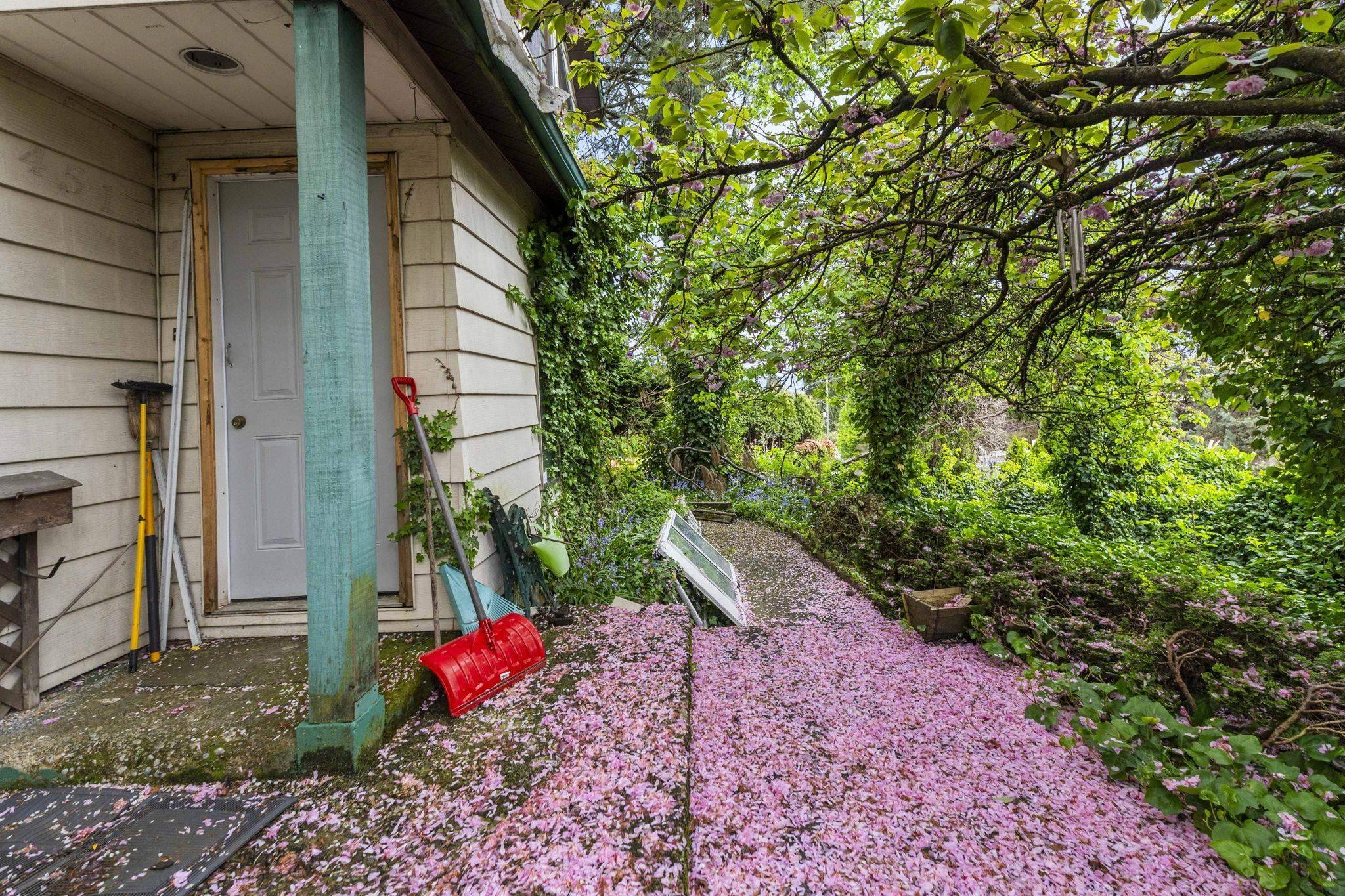 New Westminster, BC V3L 4K9,451 E Eighth AVE