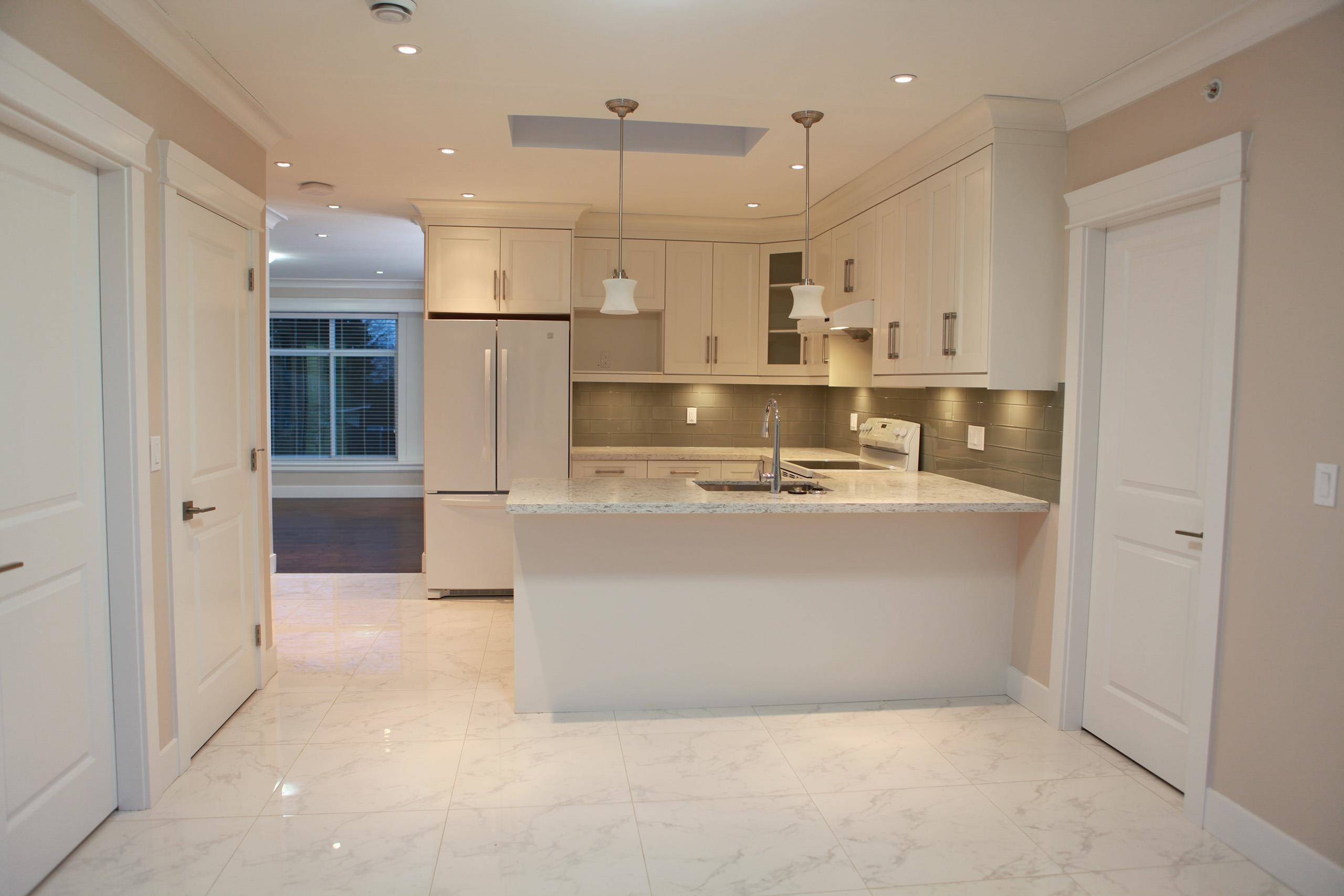 Vancouver, BC V5Y 2N7,455 W 38th AVE