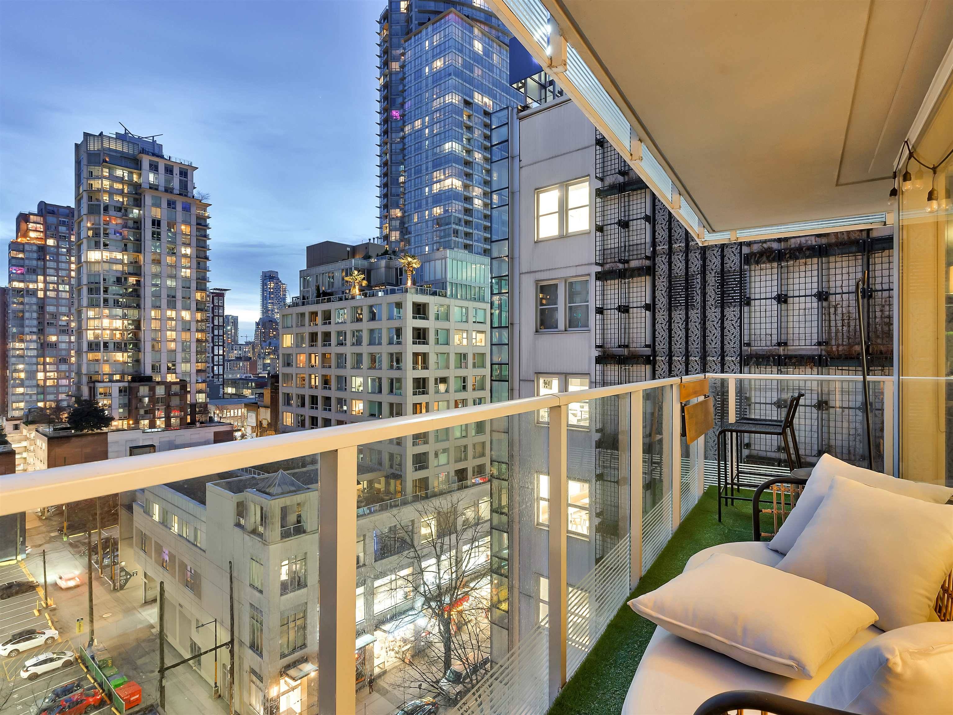 Vancouver, BC V6B 0M6,777 Richards ST #1001
