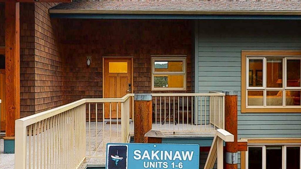Madeira Park, BC V0N 2H0,12849 Lagoon RD #4C