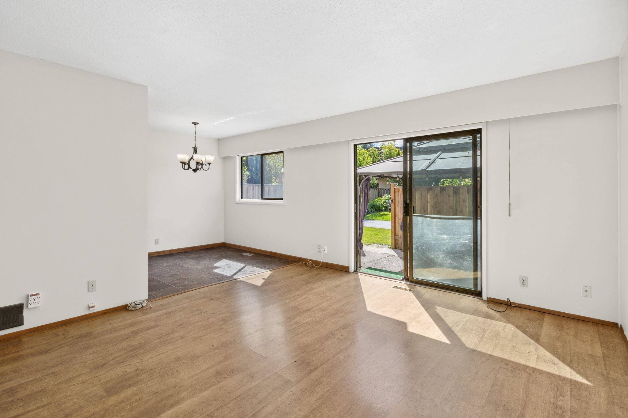 North Vancouver, BC V7J 2H3,1142 Premier ST