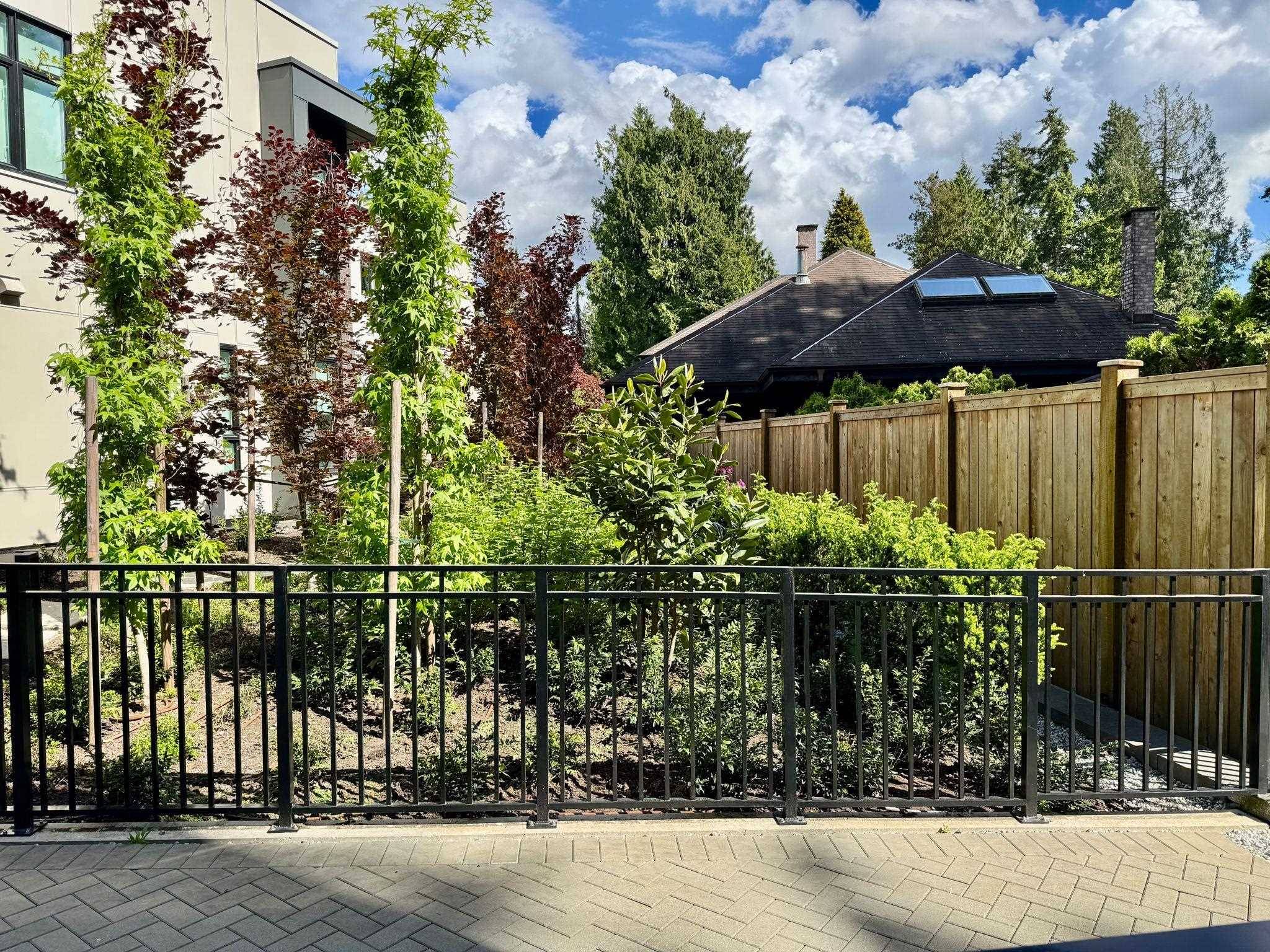 North Vancouver, BC V7P 1Y2,2035 Glenaire DR #141