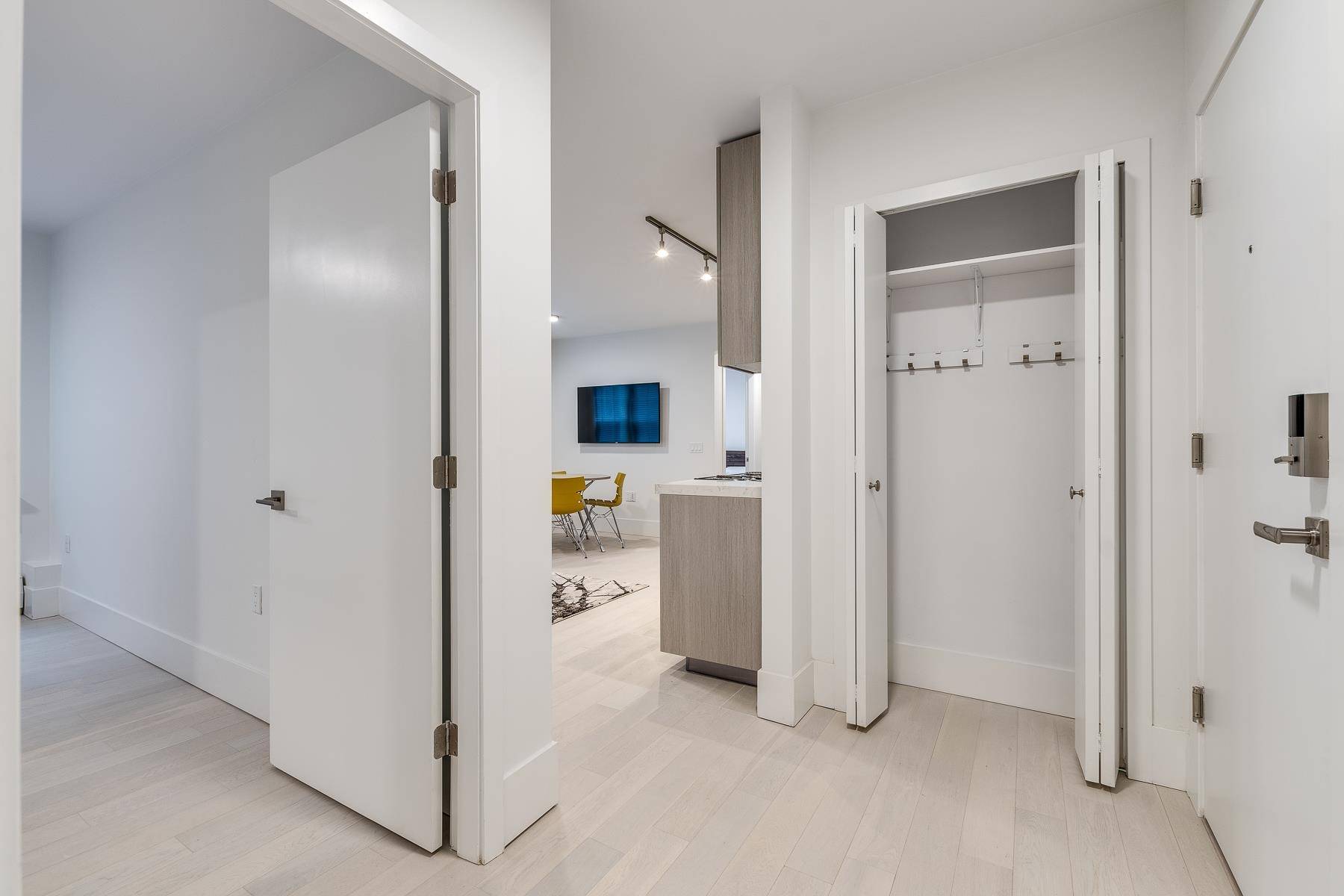 Vancouver, BC V6G 1G2,1425 Haro Street #102