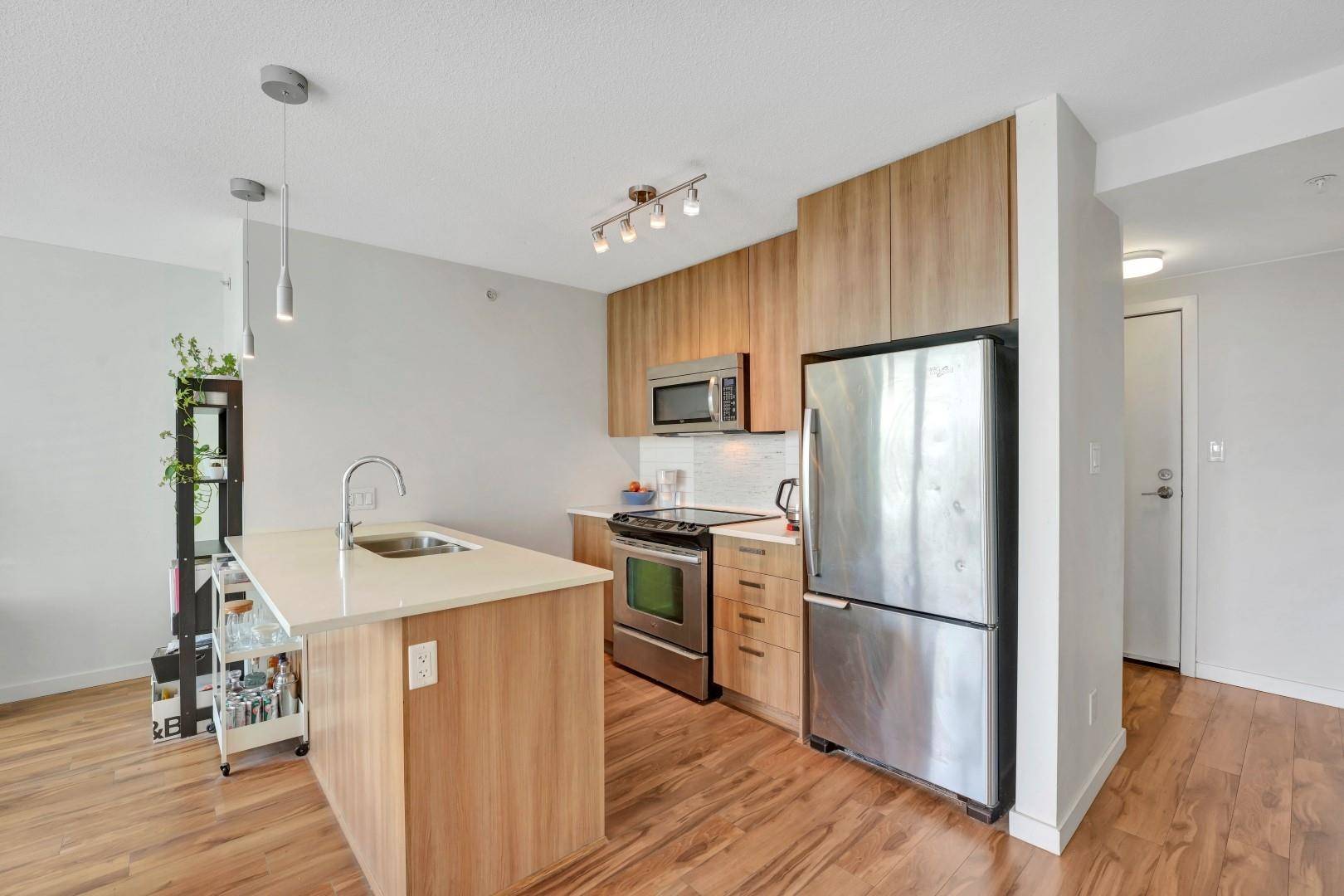 Surrey, BC V3T 0J5,13325 102a AVE #1808