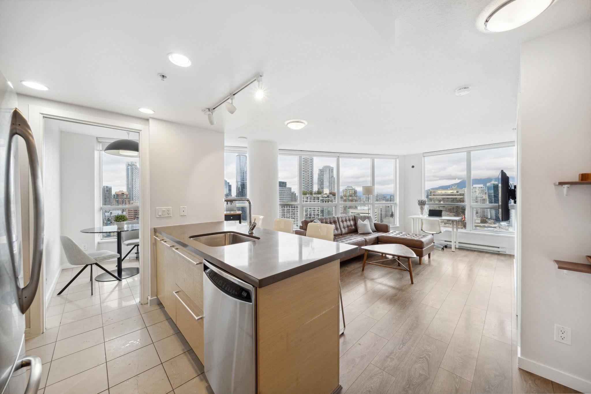 Vancouver, BC V6B 0G4,833 Seymour ST #2409