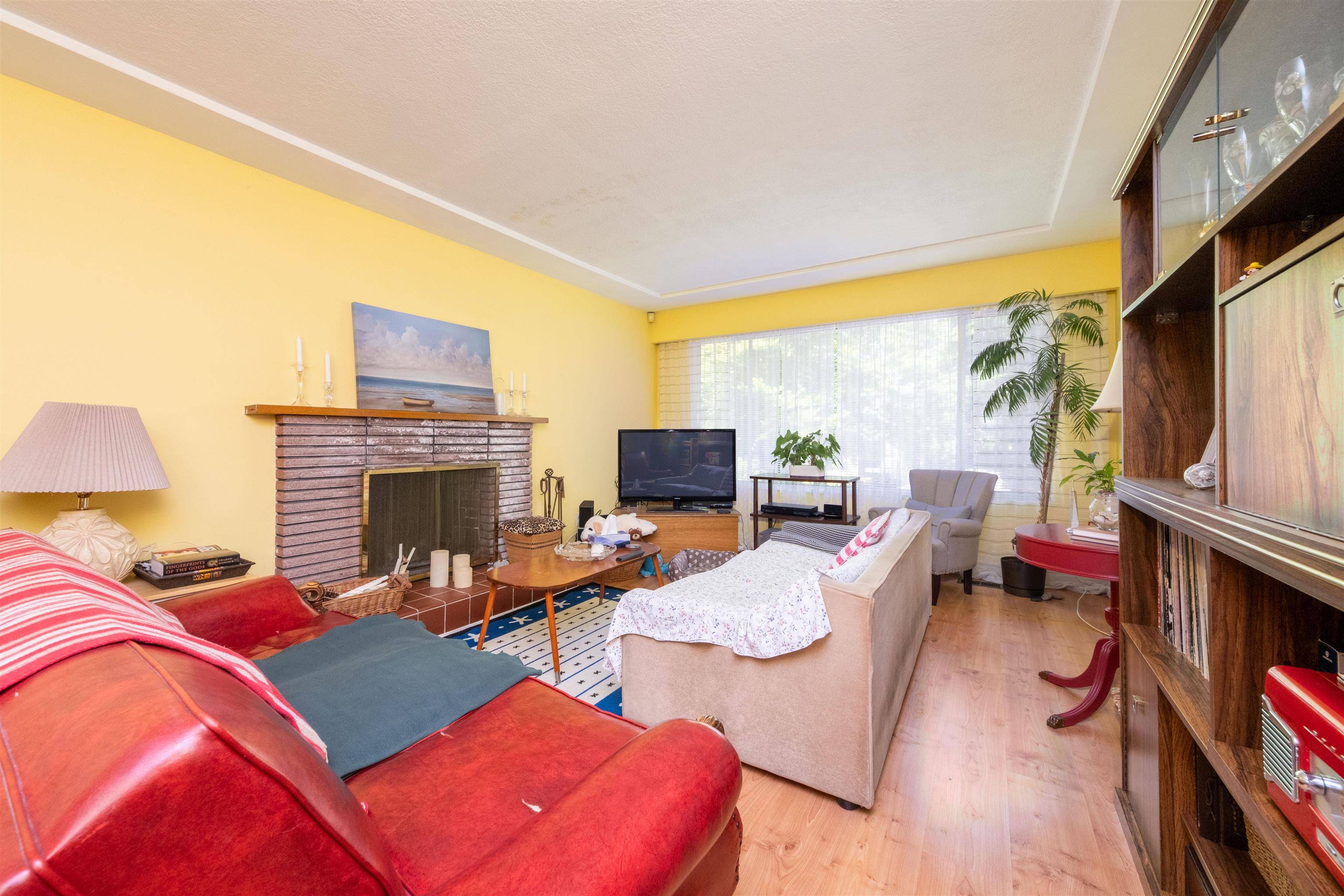 Vancouver, BC V5Z 1Y1,670 W 20th AVE