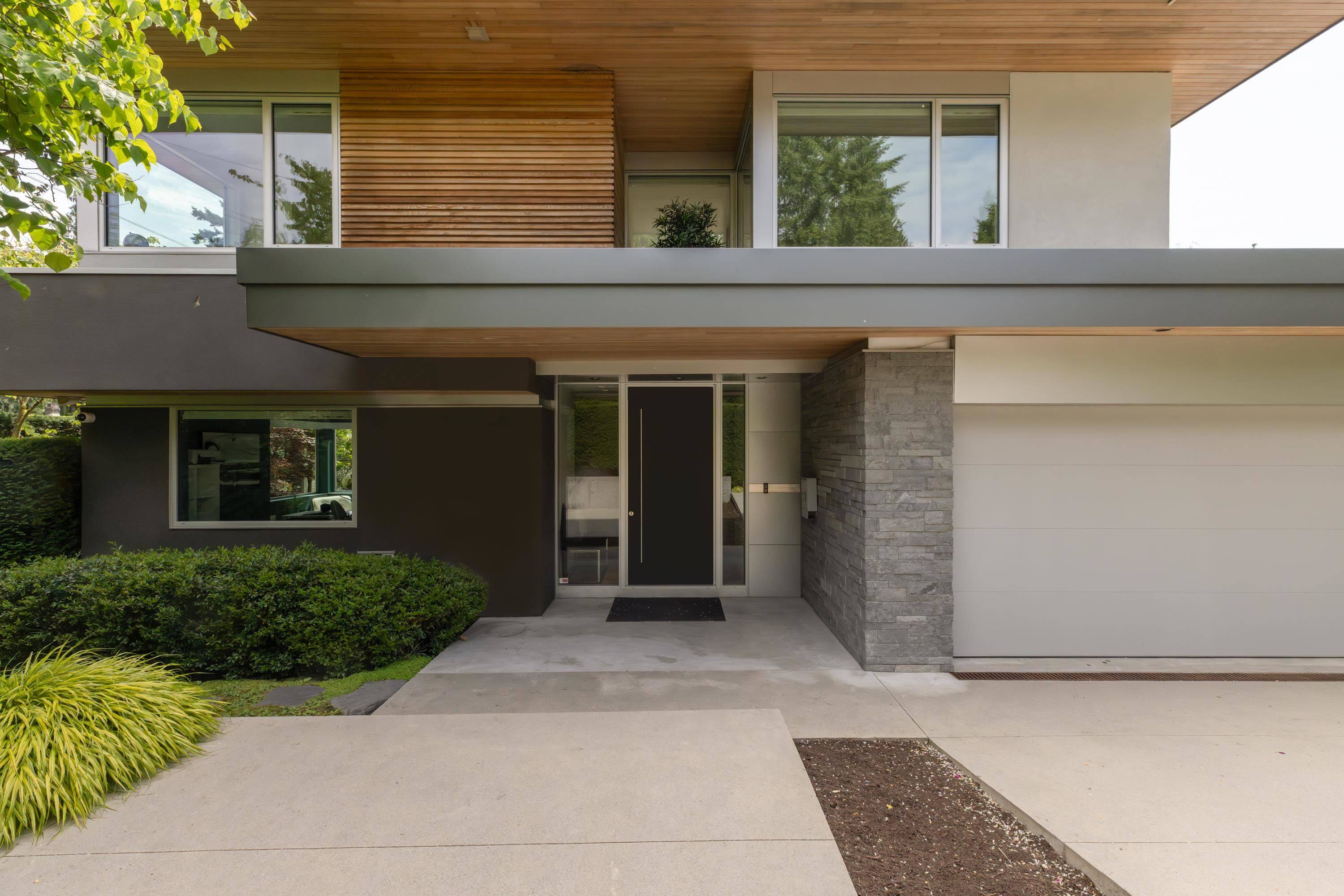 North Vancouver, BC V7R 1R1,903 Leovista AVE