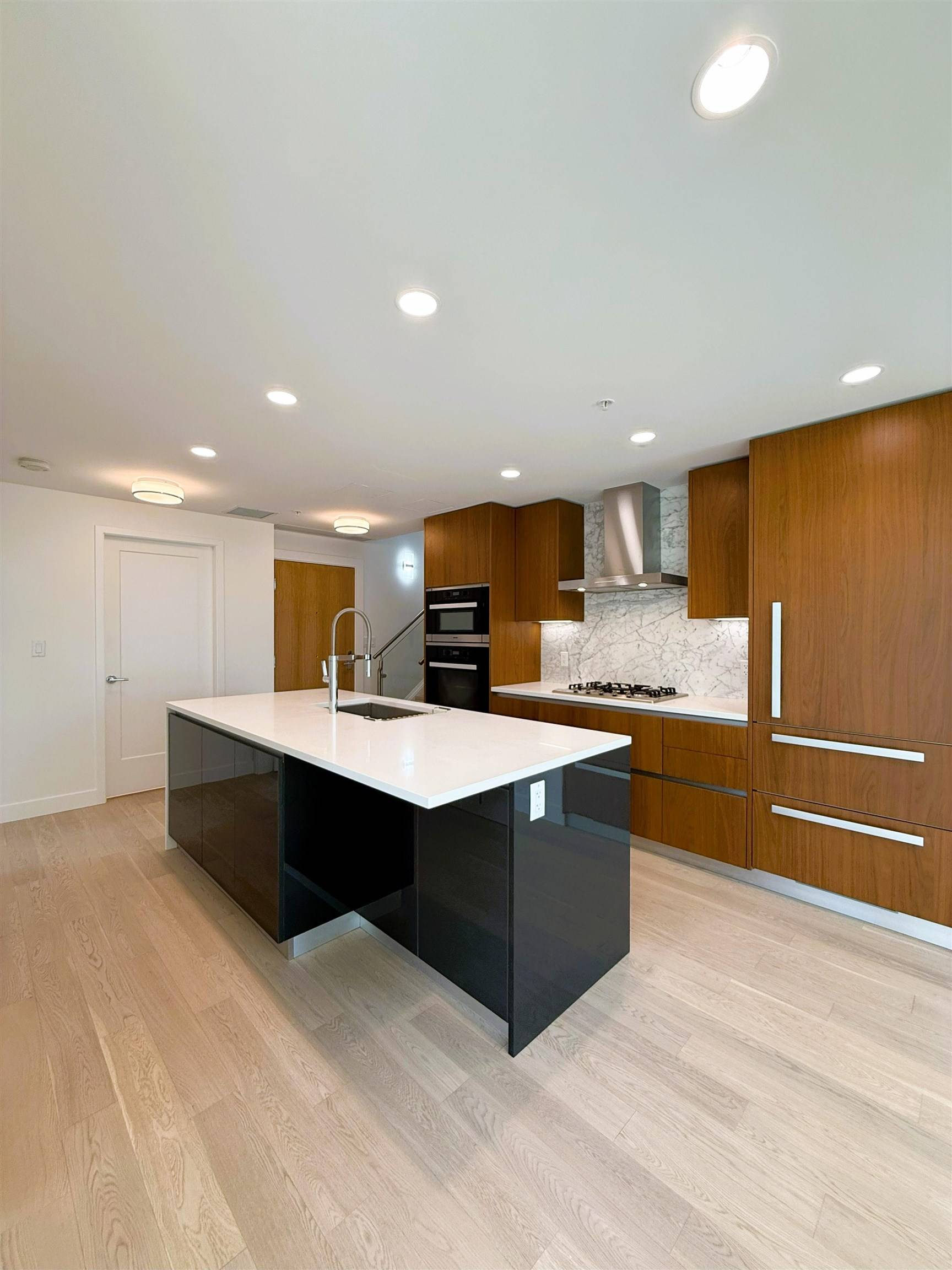 Vancouver, BC V6J 3Y7,2888 Arbutus ST #404