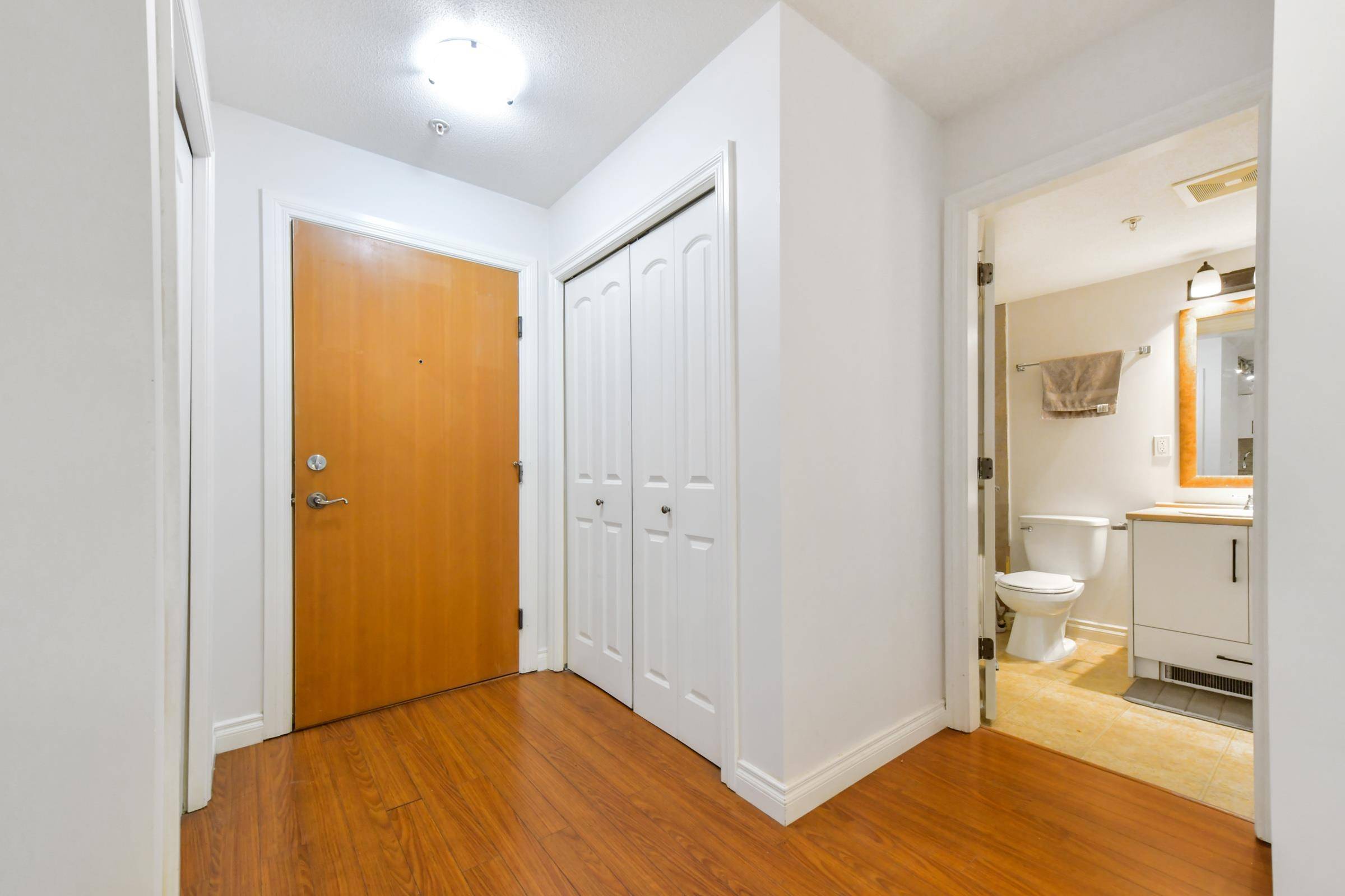 Surrey, BC V4N 5X7,8717 160 ST #304