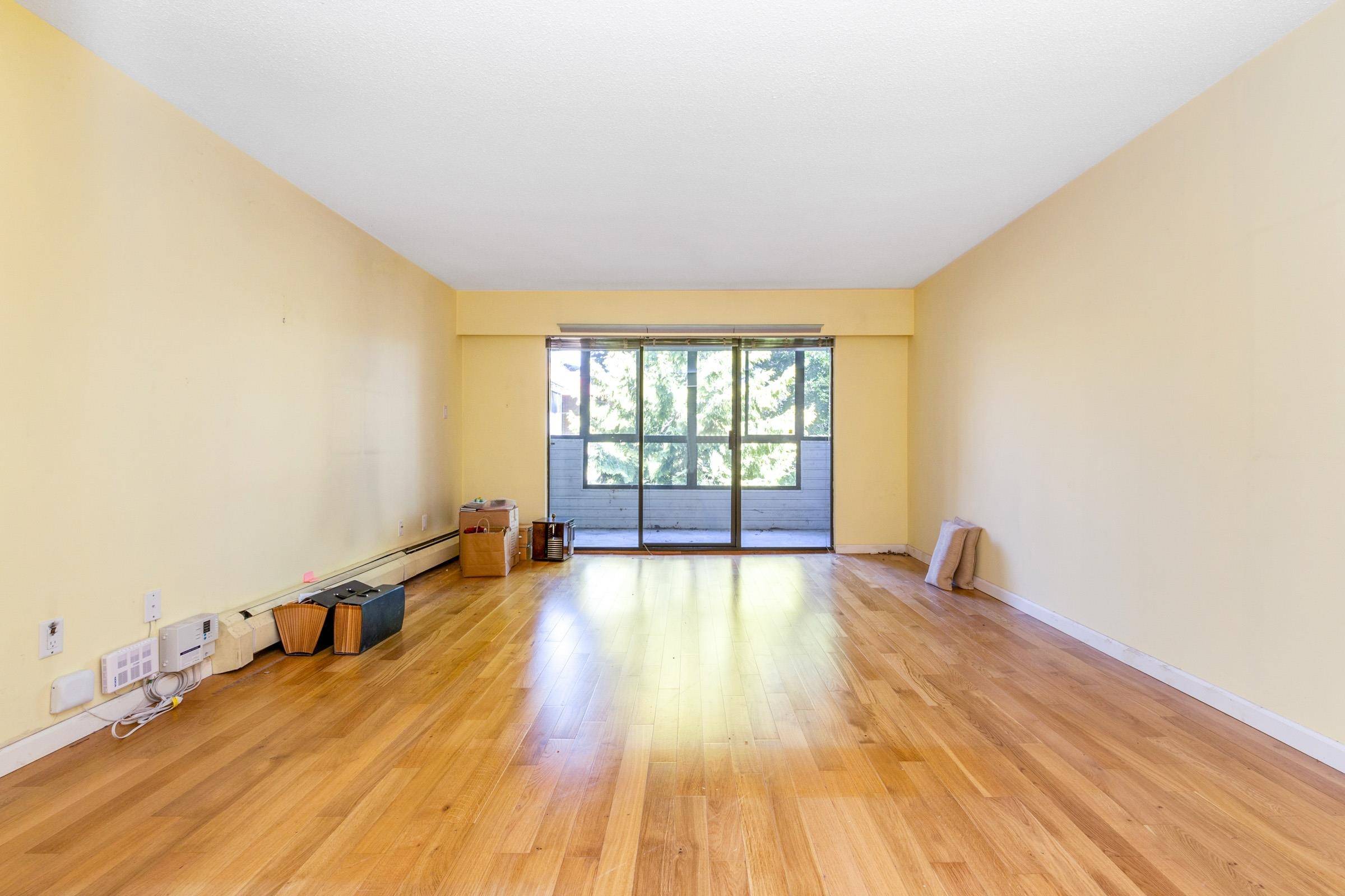 Vancouver, BC V6G 2Z3,1435 Nelson ST #410