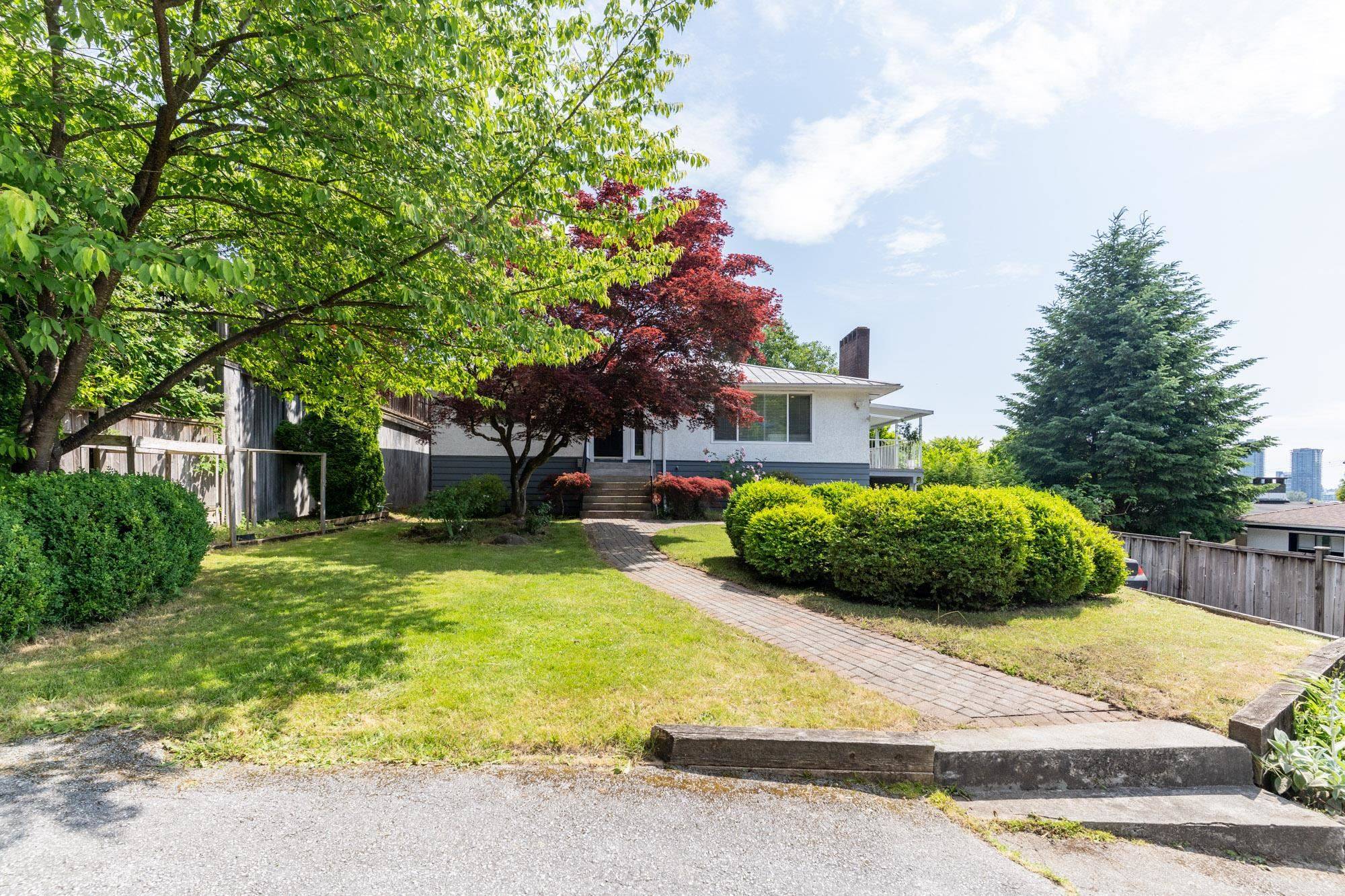 Burnaby, BC V5B 2A2,5720 Curtis ST