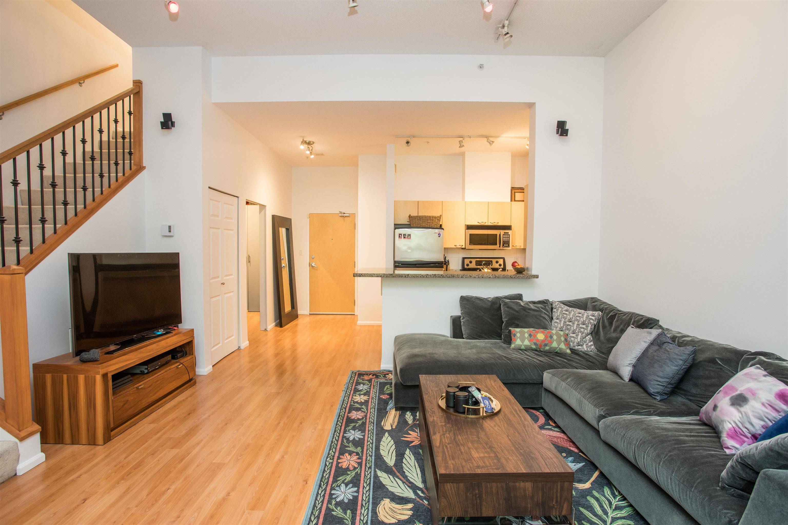 Vancouver, BC V6G 3K5,707 Broughton ST #TH8