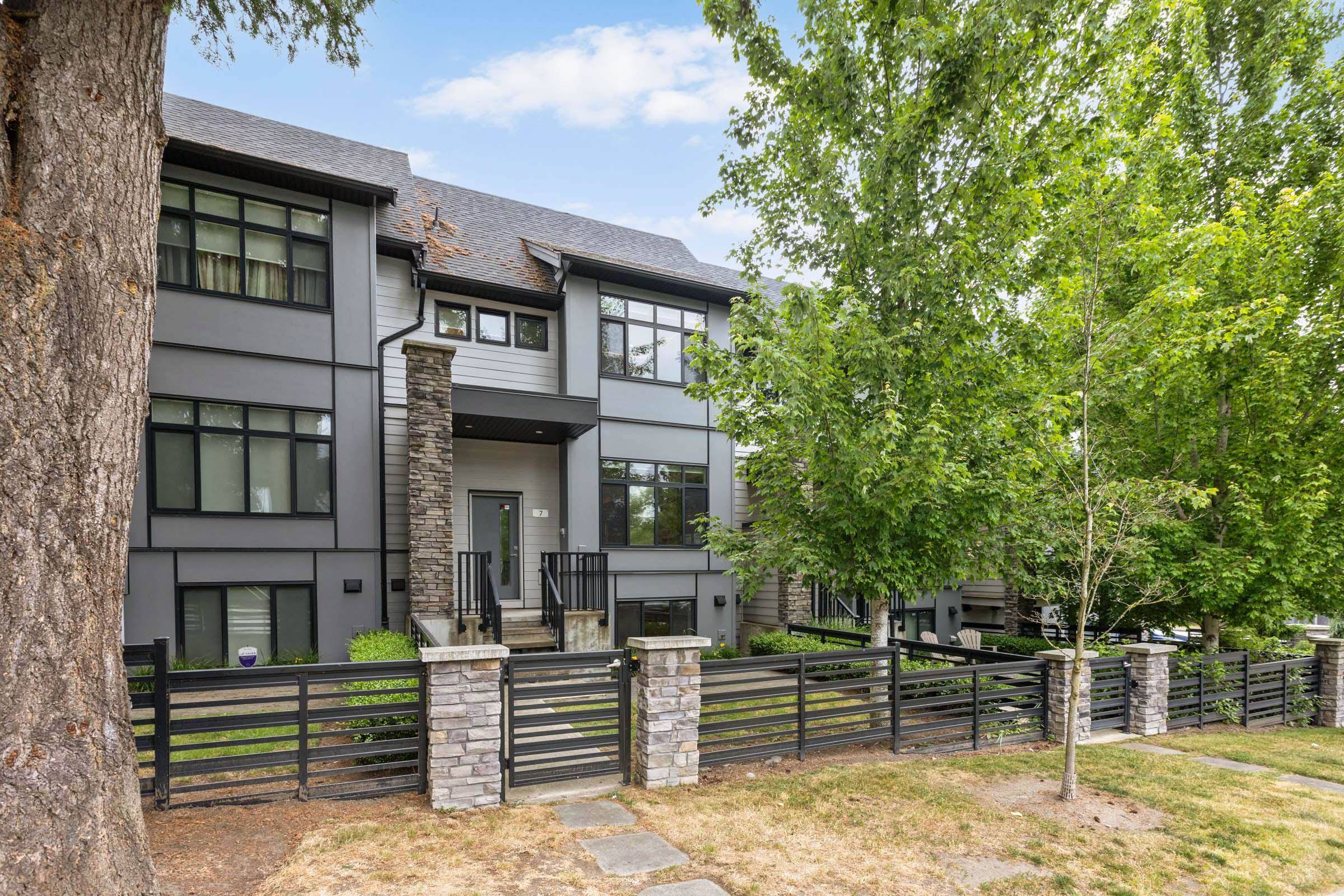 Surrey, BC V3S 5J7,15177 60 AVE #7