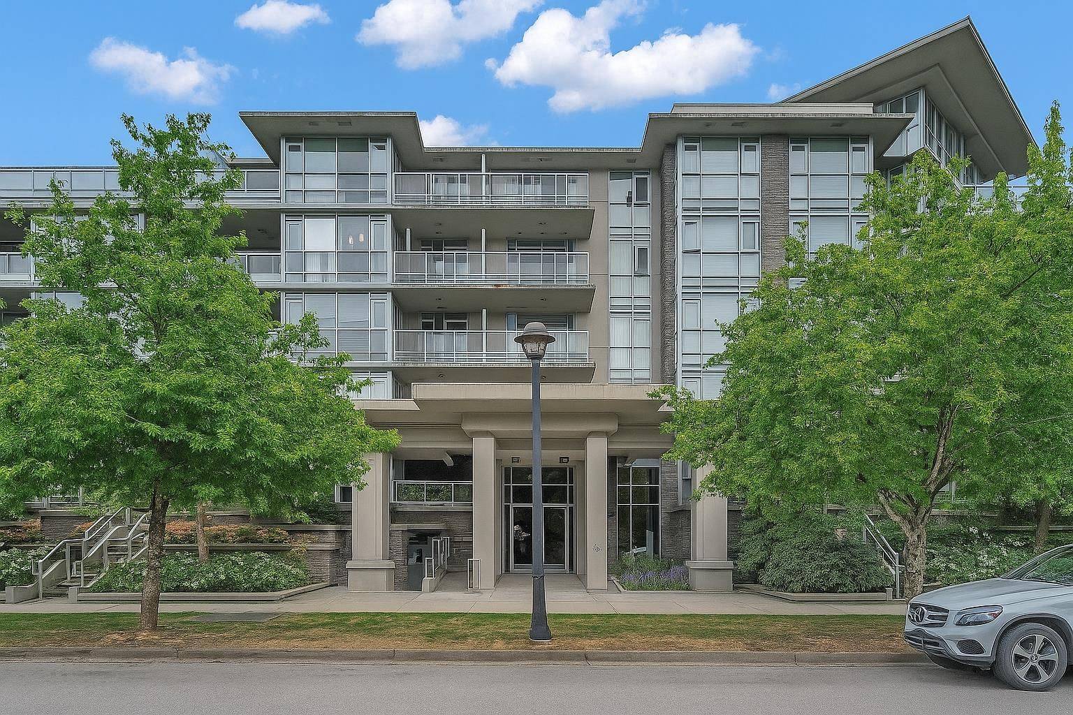 Richmond, BC V6Y 0A9,9373 Hemlock DR #209