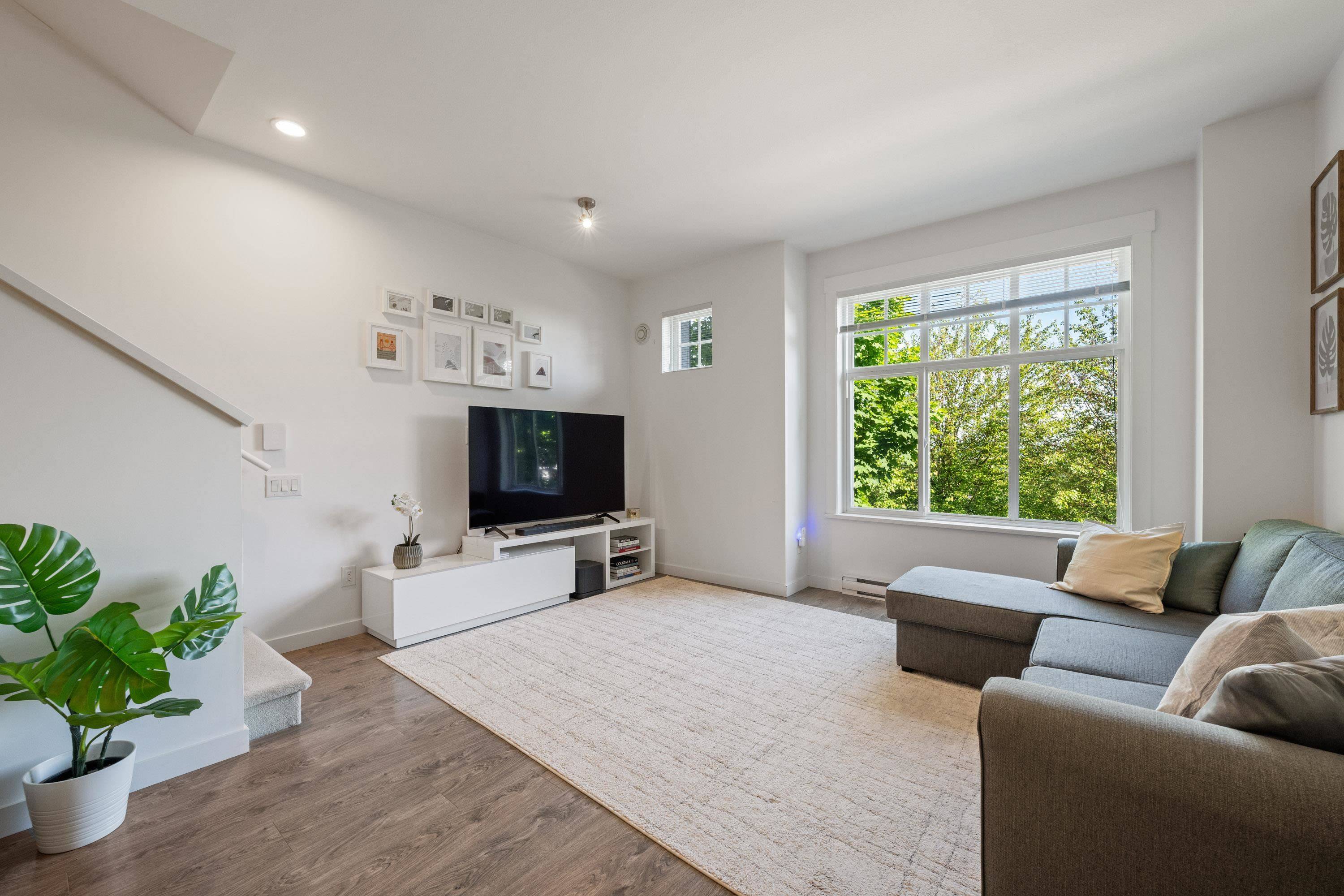 Coquitlam, BC V3E 0J4,1320 Riley ST #8