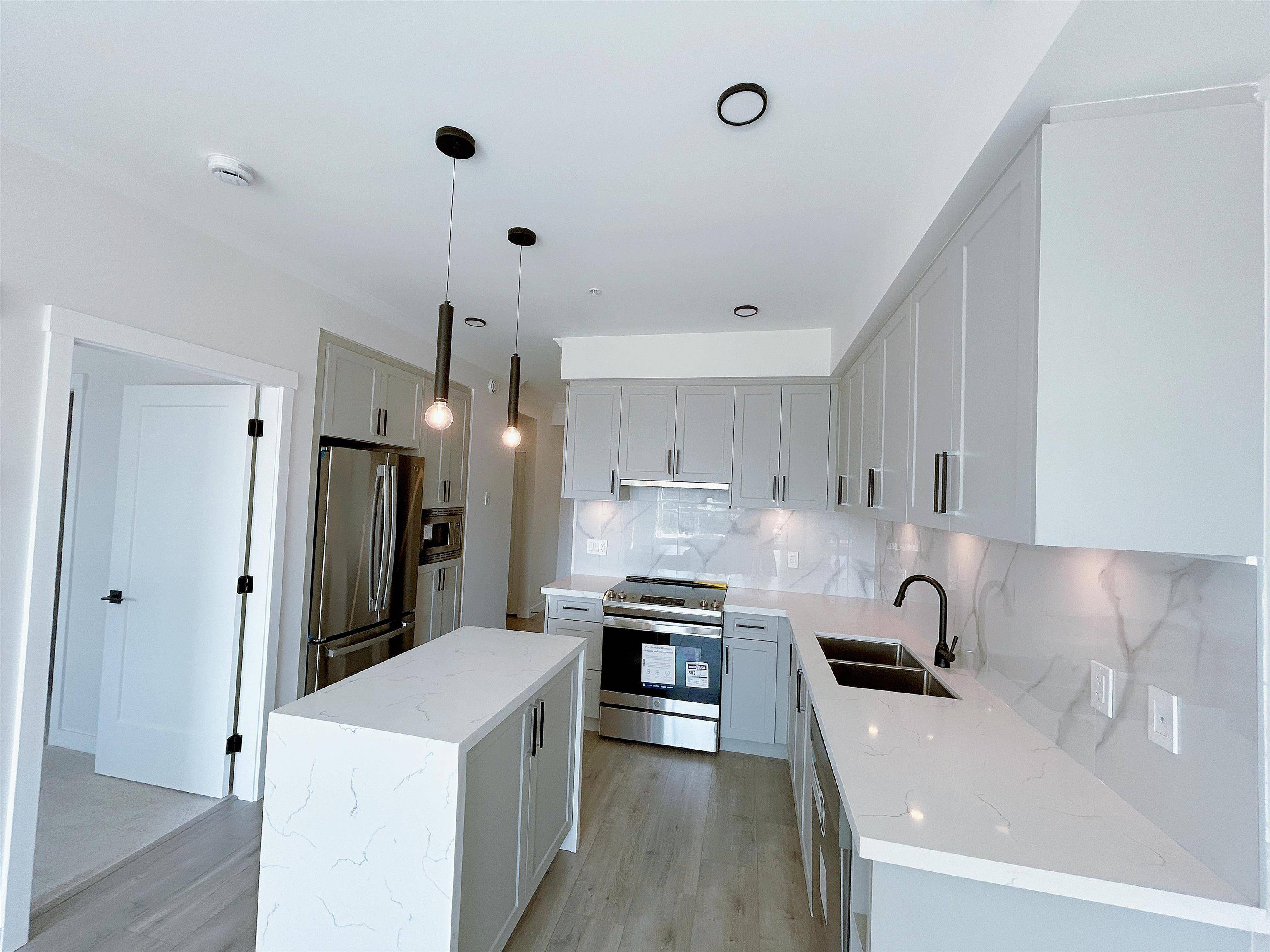 Maple Ridge, BC V2X 5Y6,12109 223 ST #322
