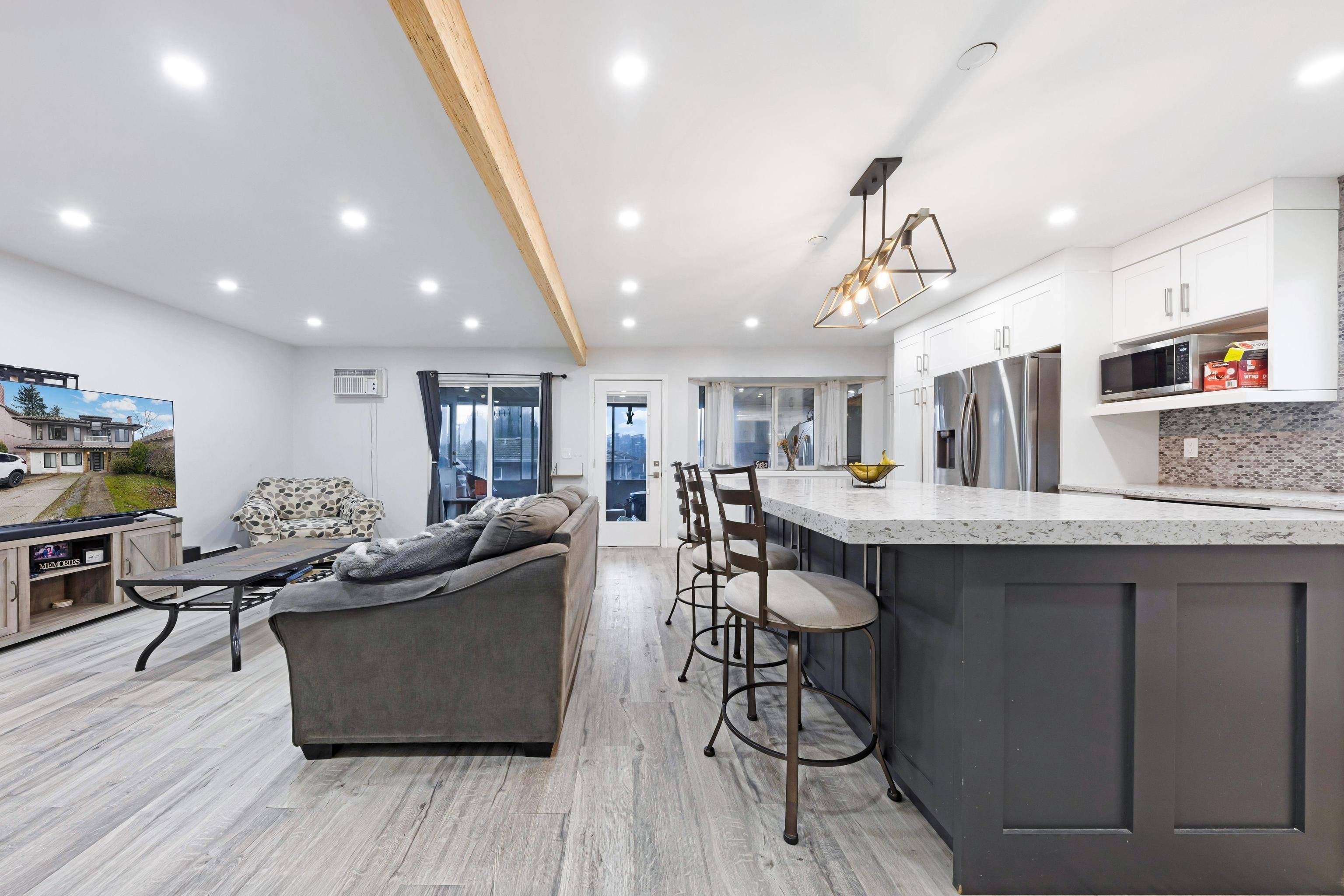 Burnaby, BC V5G 1N4,5649 Laurel ST
