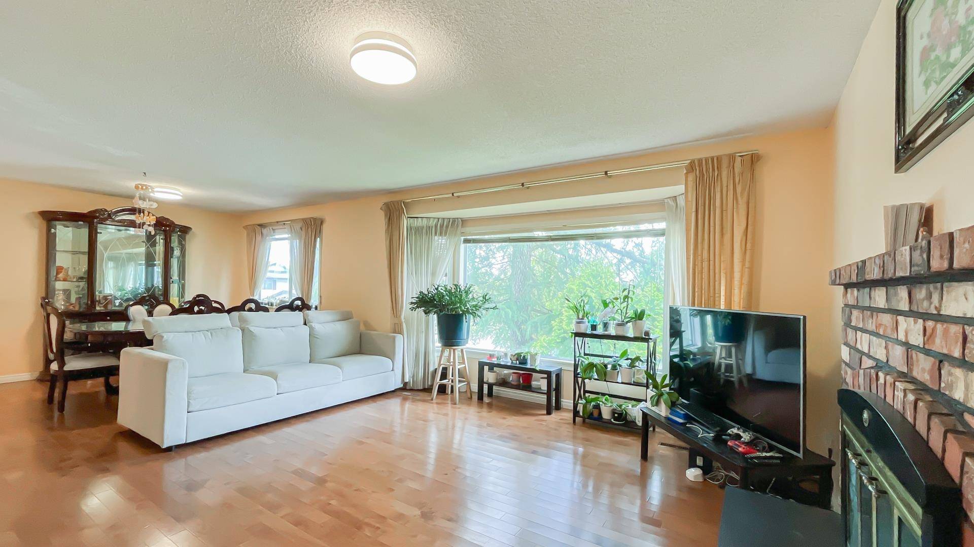 Surrey, BC V3V 7K9,9392 139 ST