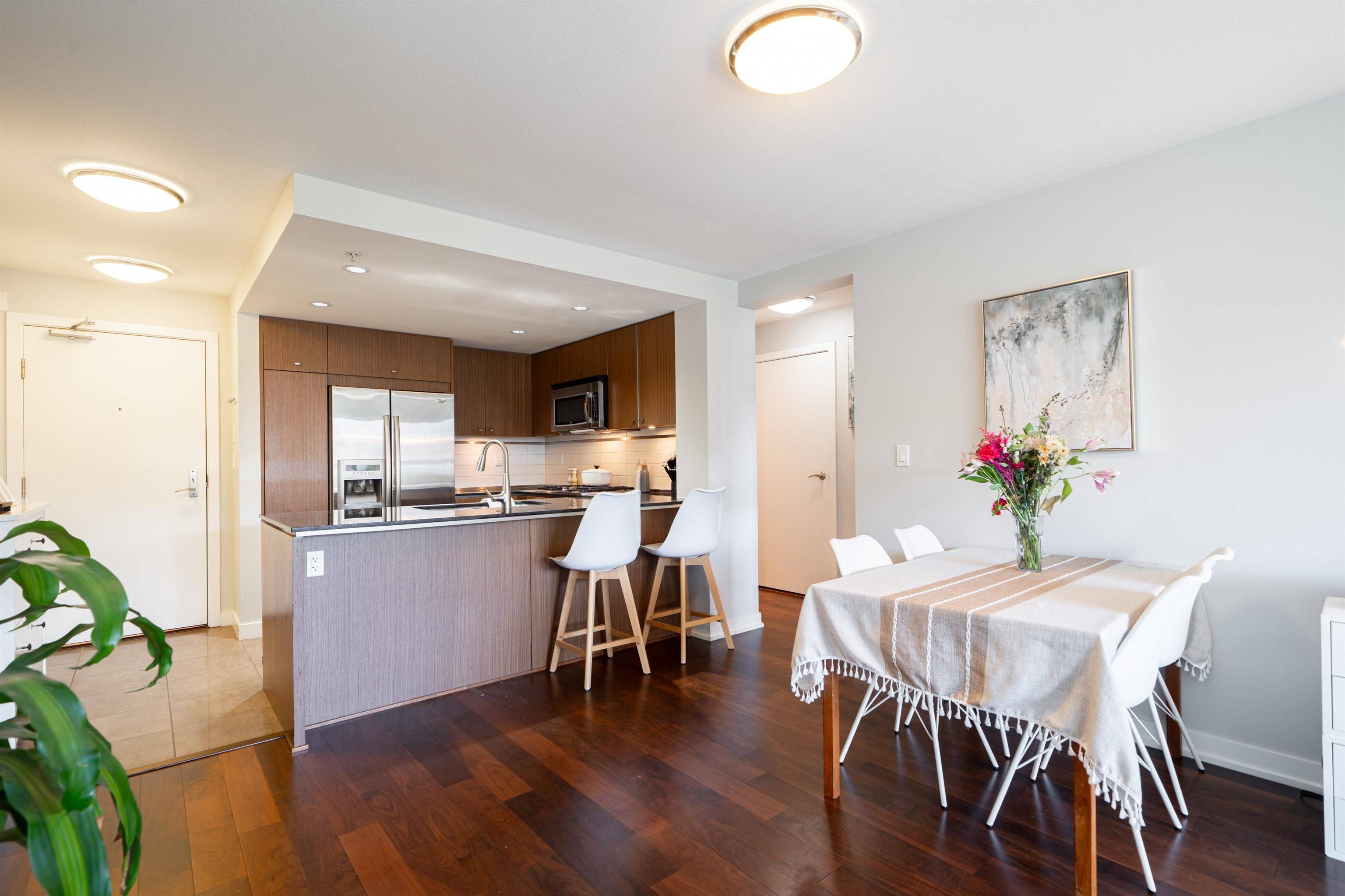 Surrey, BC V4P 0E4,2940 King George BLVD #313