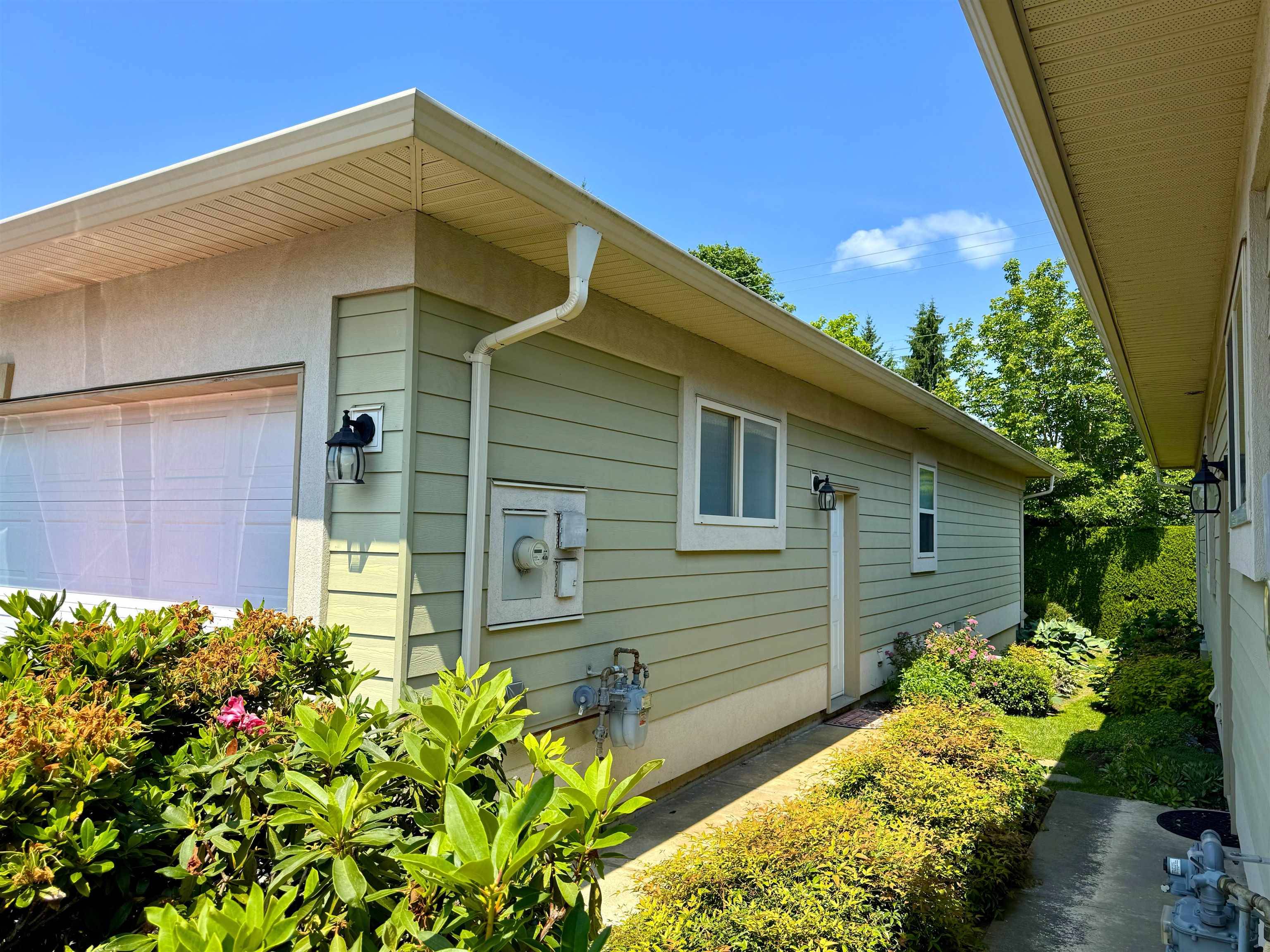 Abbotsford, BC V2S 8P2,34159 Fraser ST #14