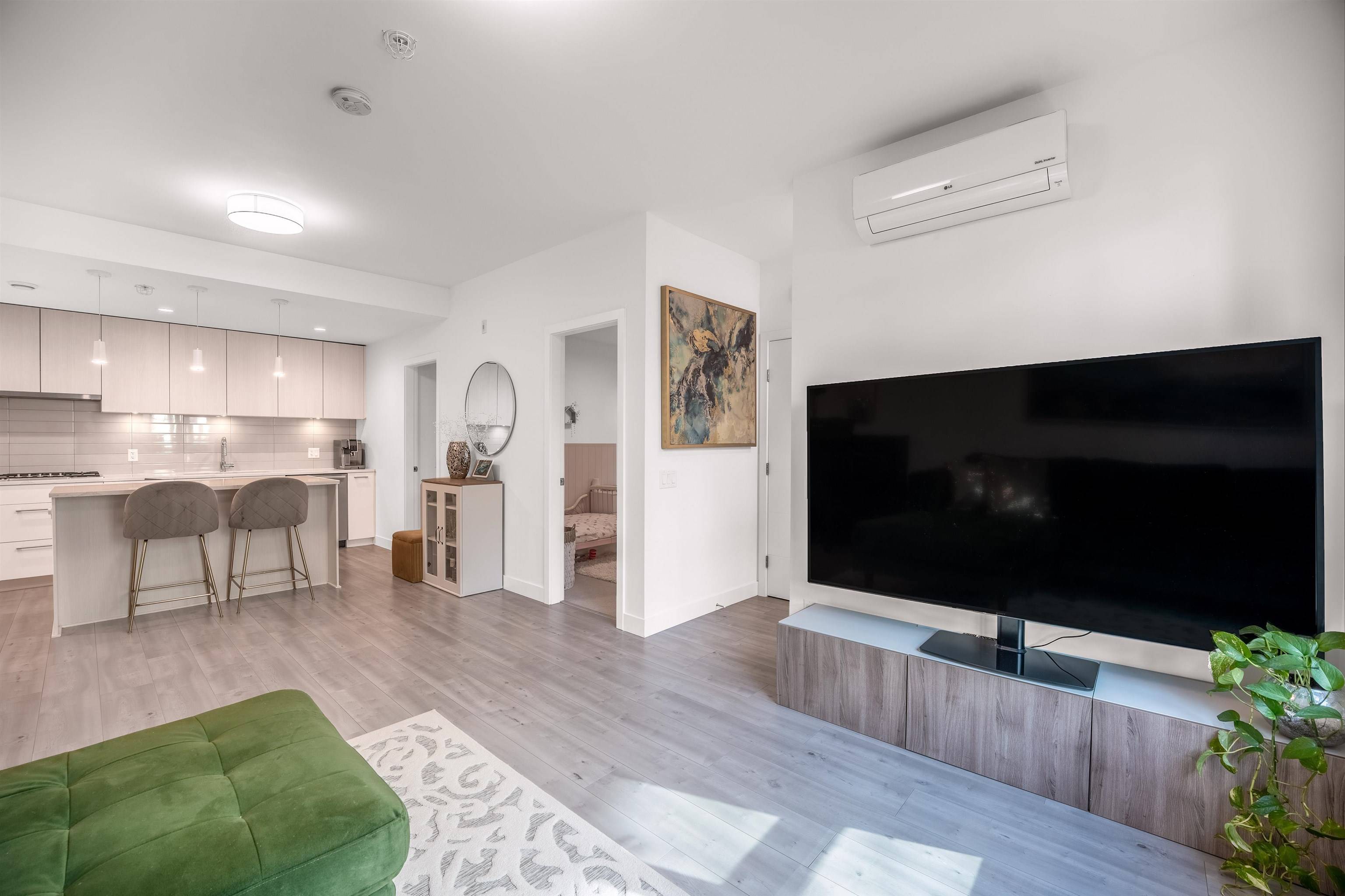 North Vancouver, BC V7P 1Y2,2035 Glenaire DR #136