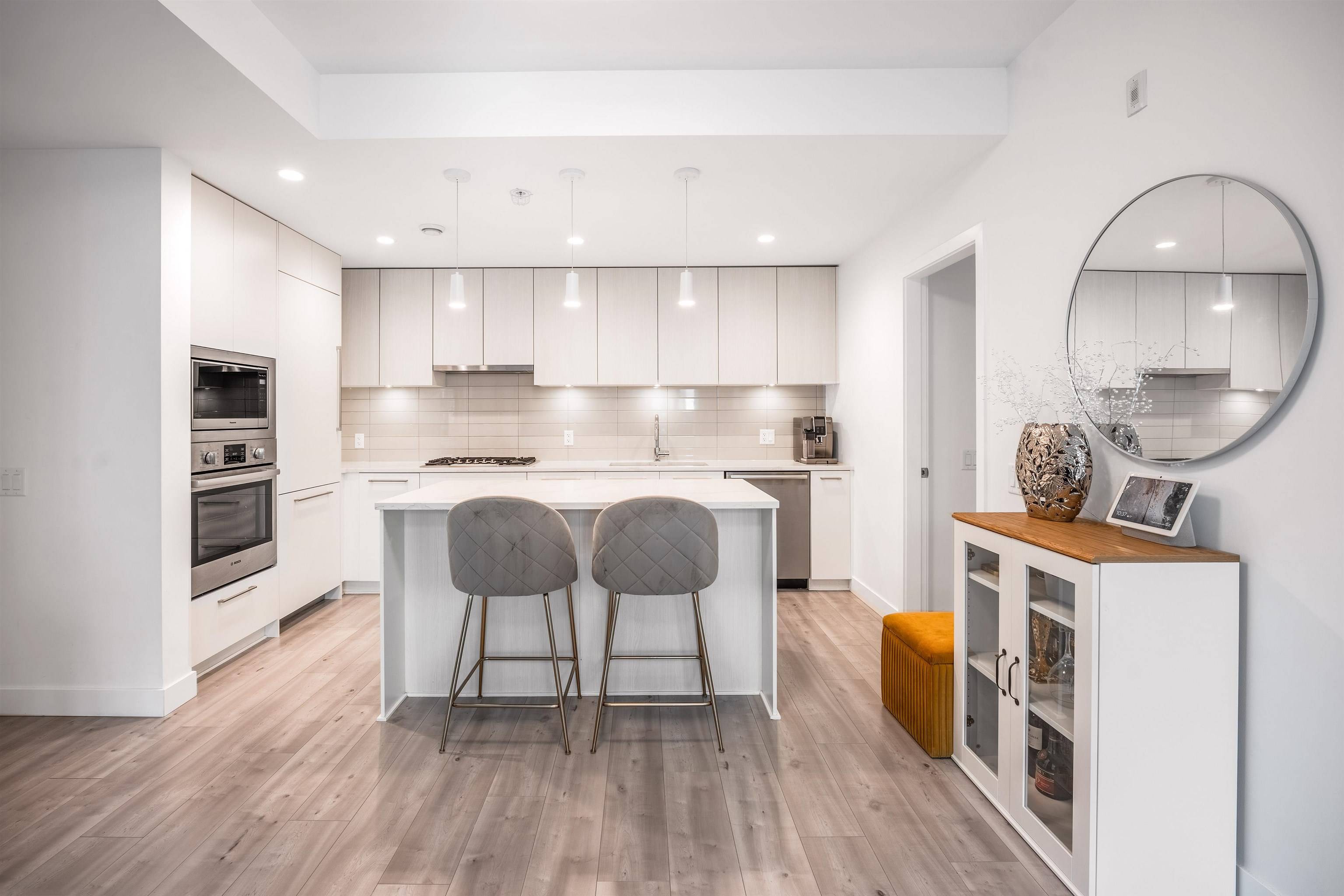 North Vancouver, BC V7P 1Y2,2035 Glenaire DR #136