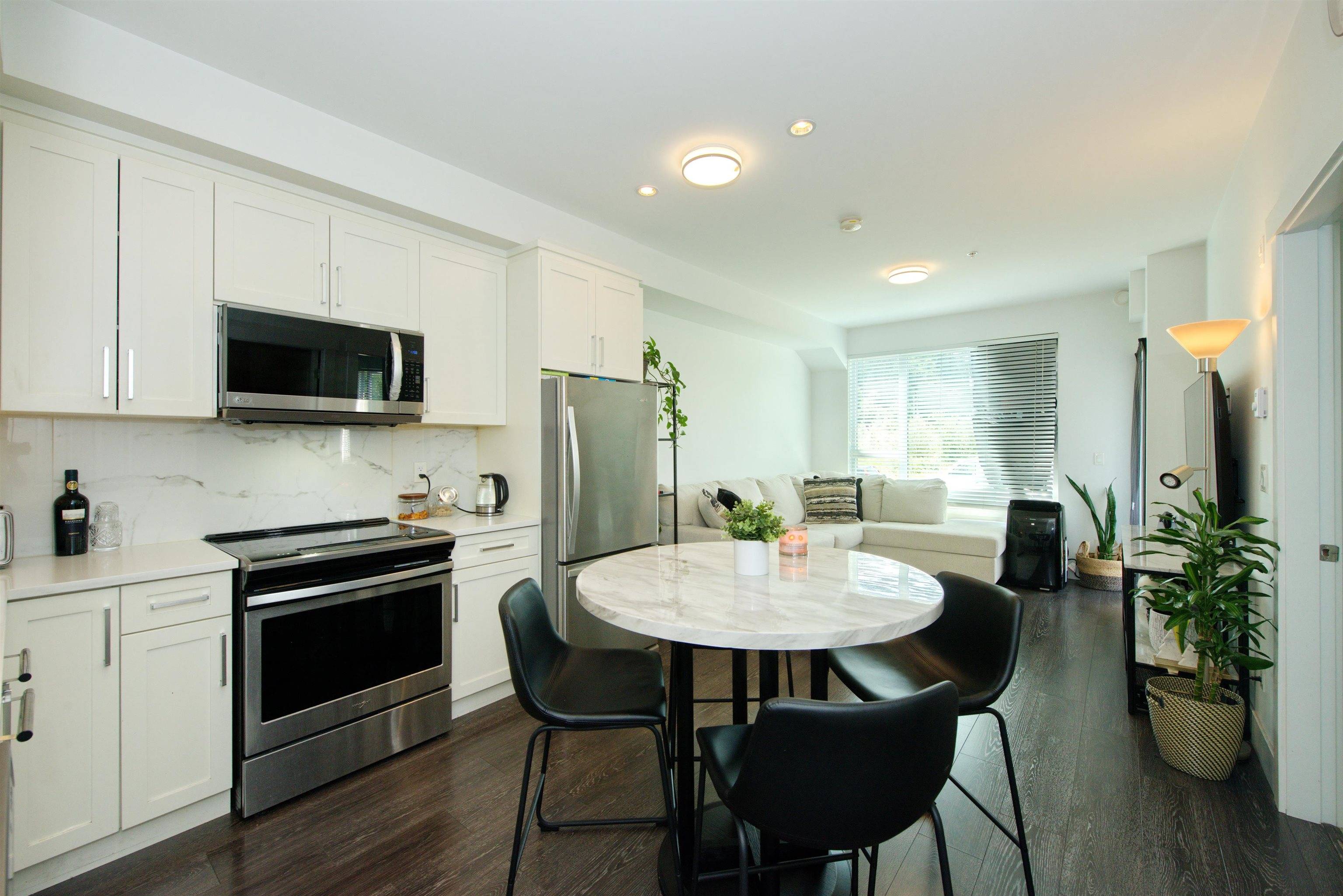 Surrey, BC V4N 6T3,9983 E Barnston DR #309