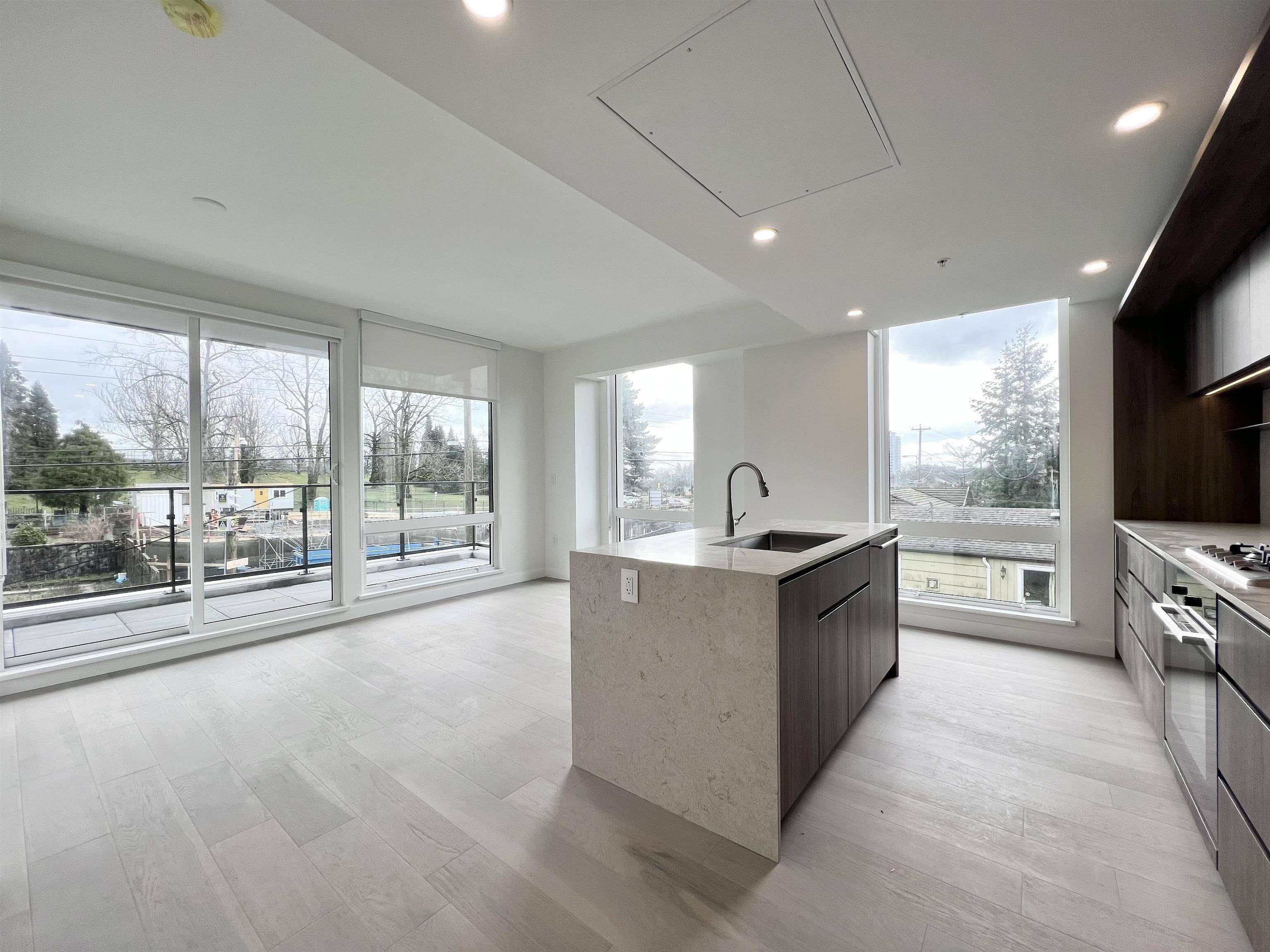 Vancouver, BC V5Z 2Z7,5212 Cambie ST #206