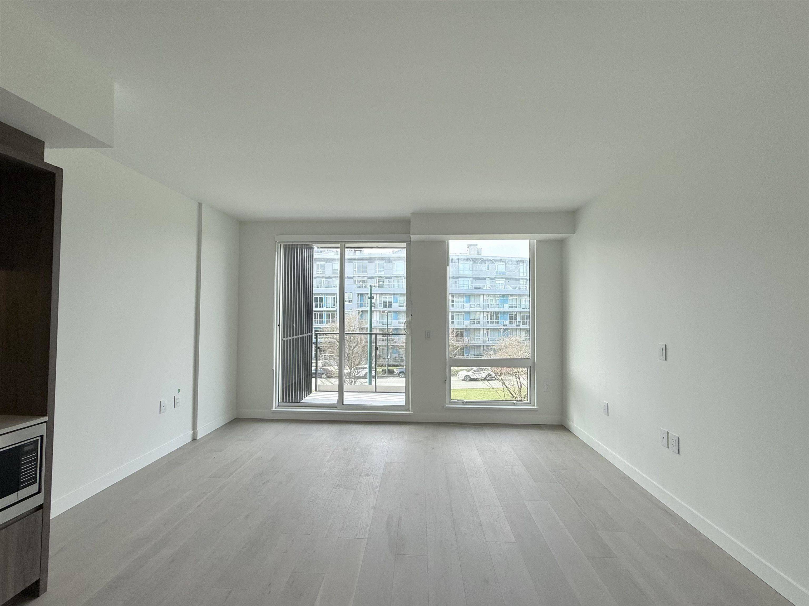 Vancouver, BC V5Z 2Z7,5212 Cambie ST #307