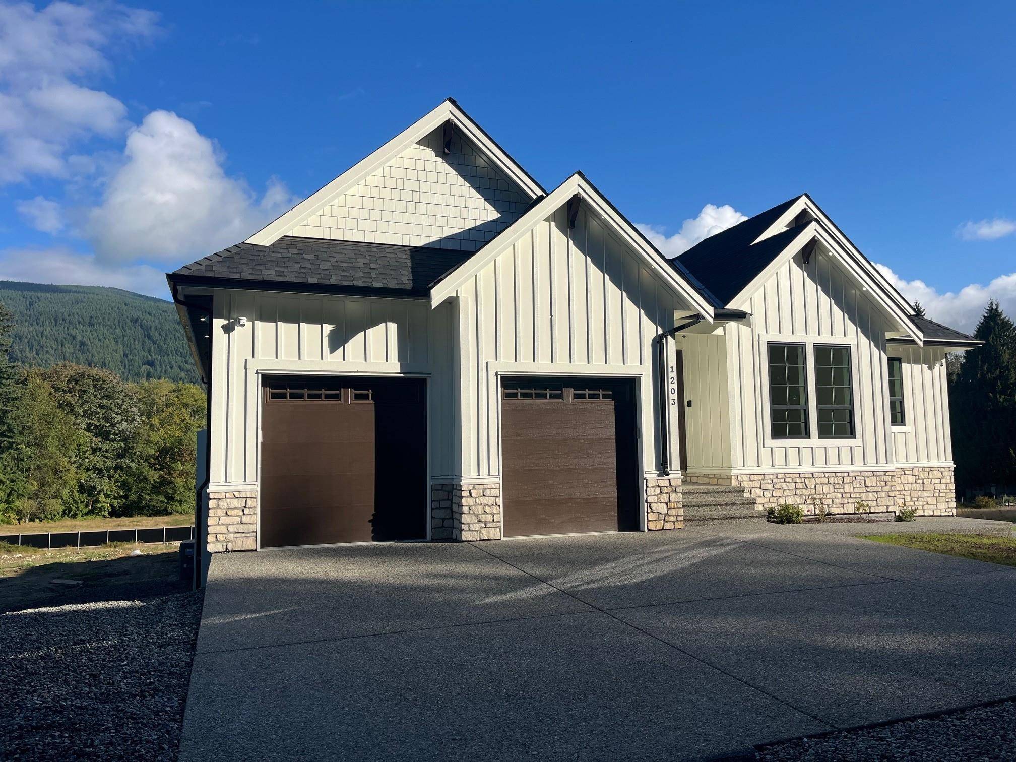 Gibsons, BC V0N 1V5,1203 Castle RD