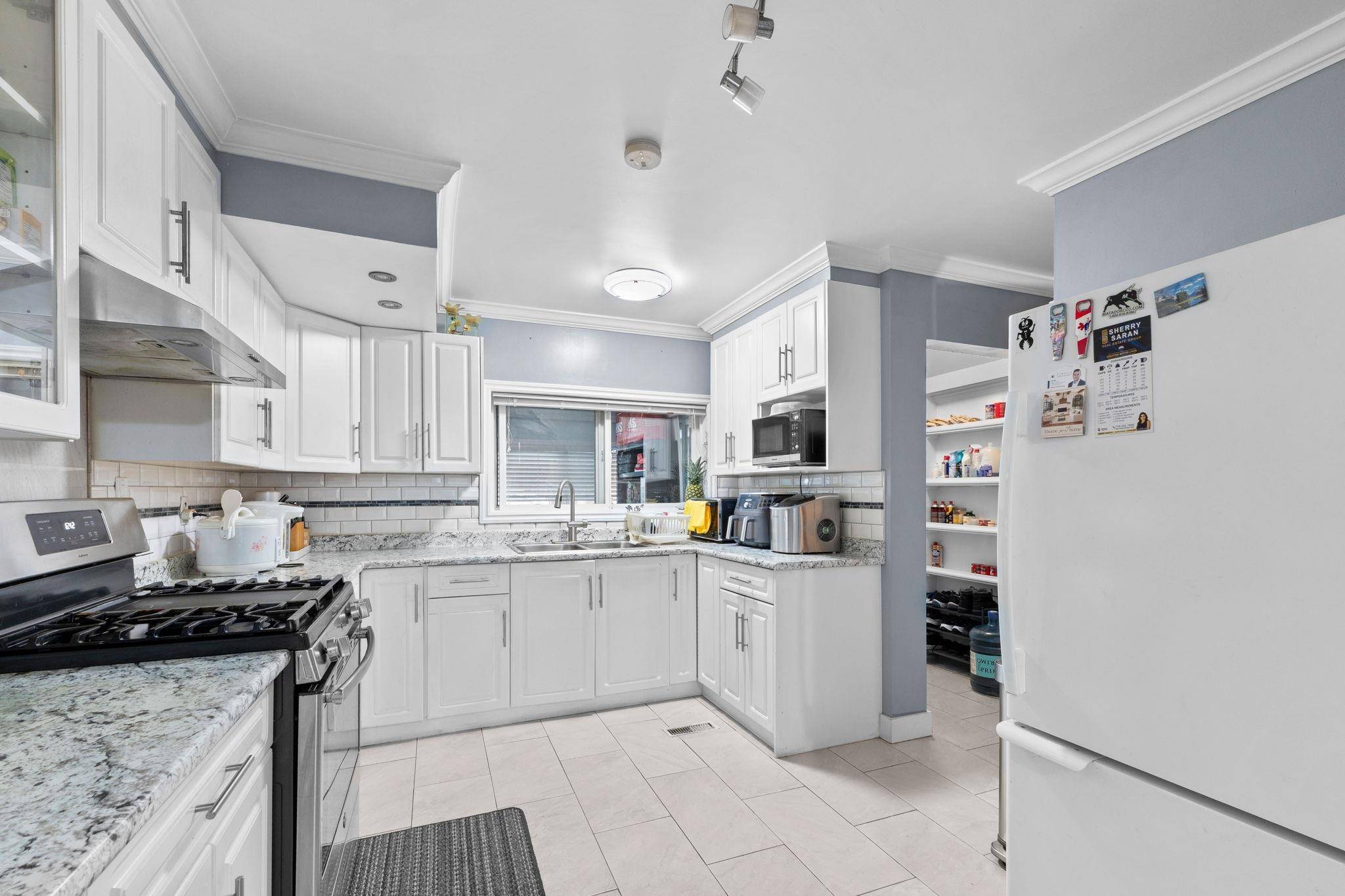 Langley, BC V2Z 2V1,23038 Fraser HWY