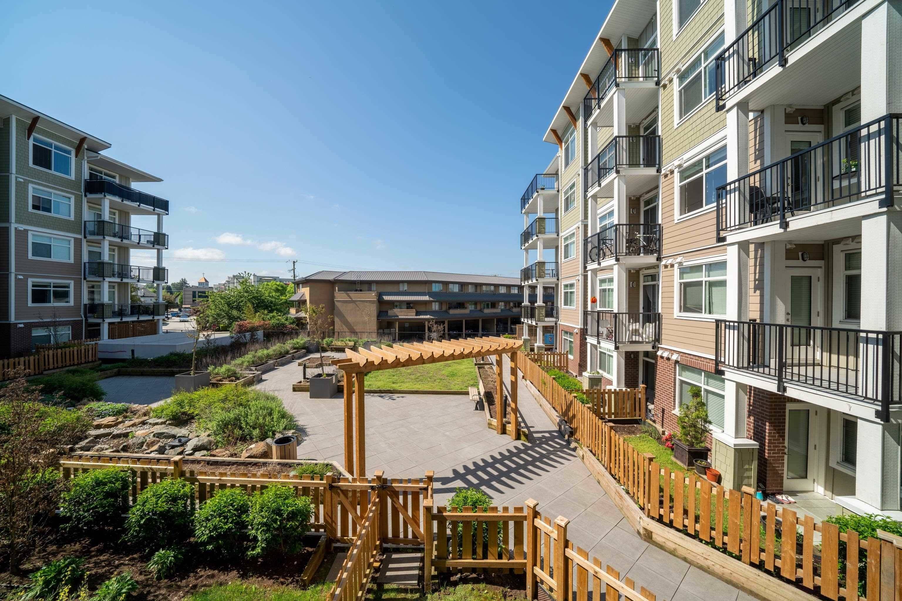 Langley, BC V3A 0M4,20686 Eastleigh CRES #206