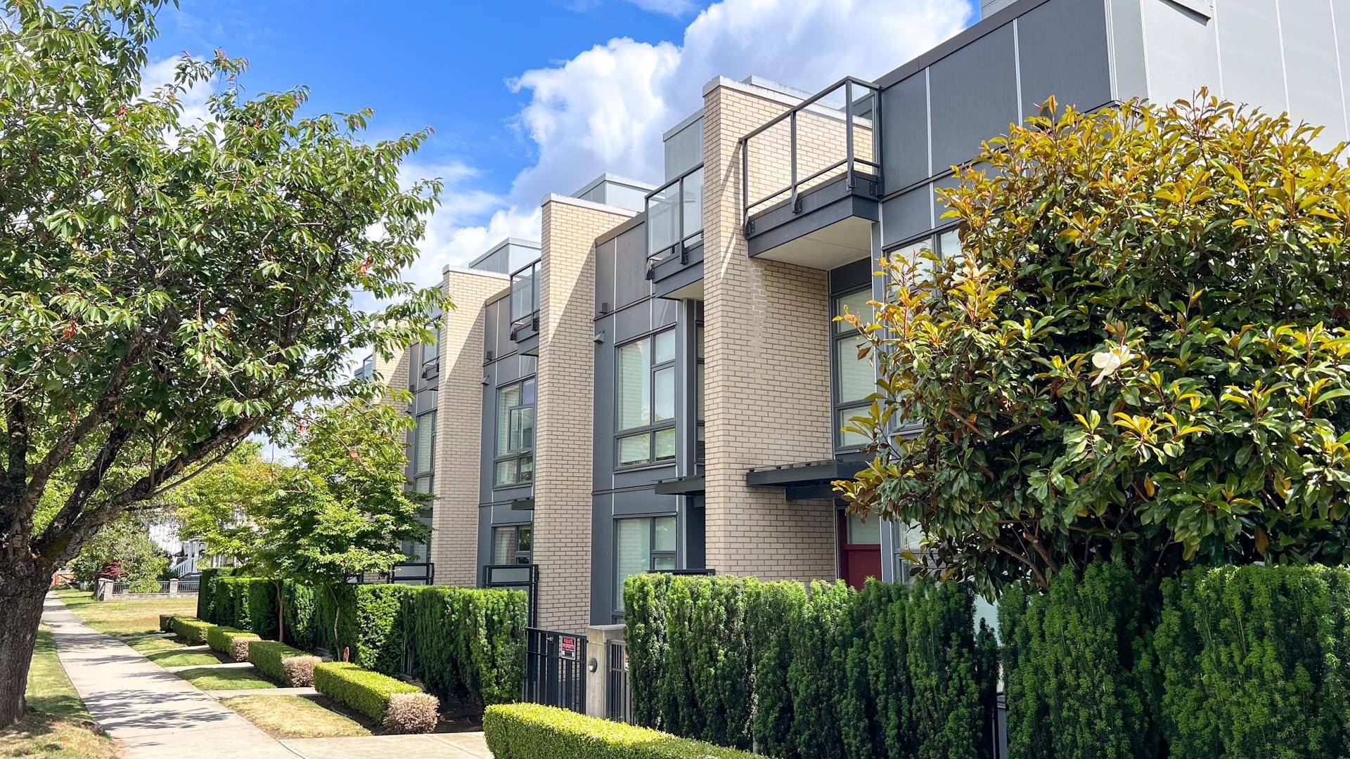 Vancouver, BC V5X 0G6,184 W 63rd AVE