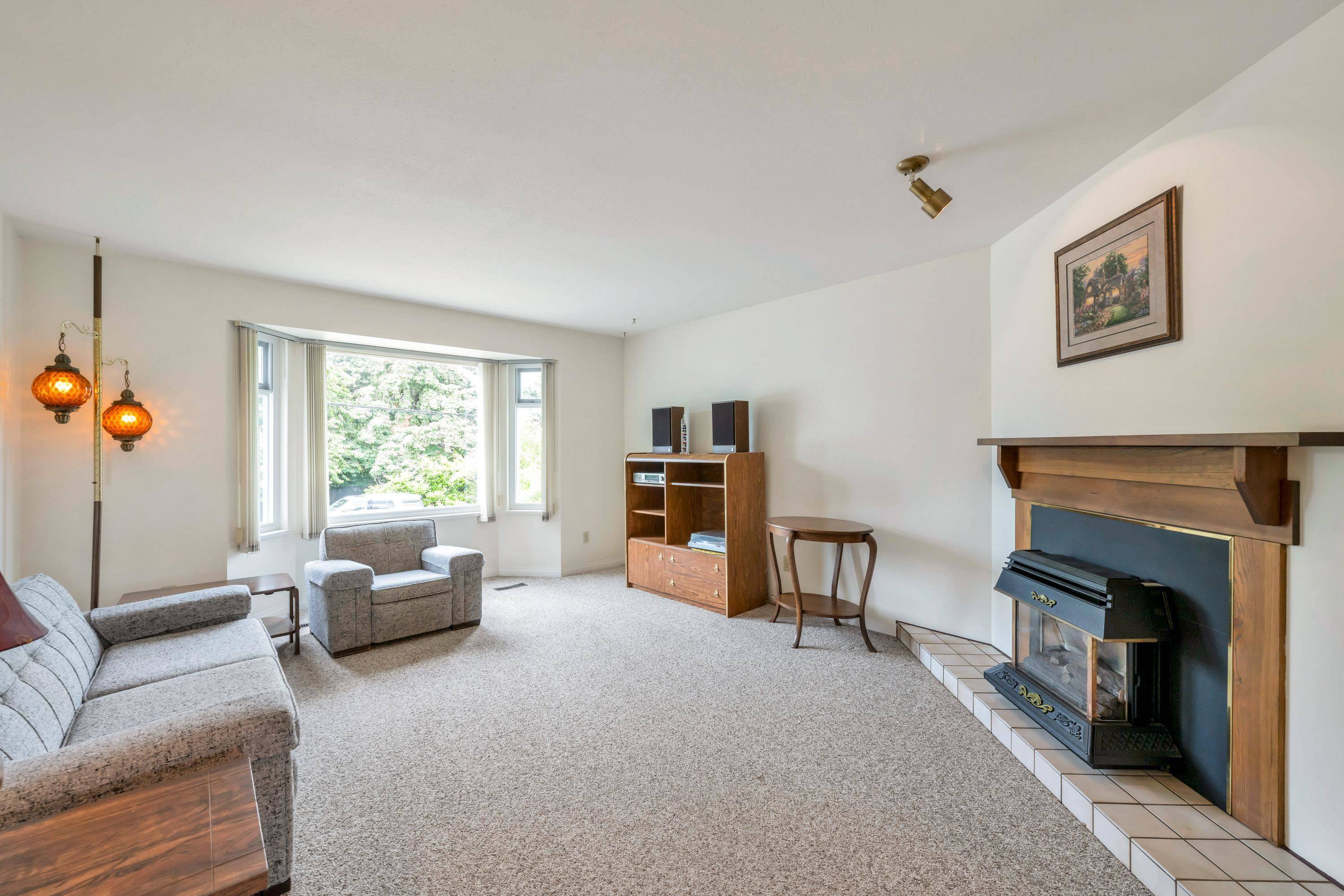 Surrey, BC V4A 4X8,1570 161 ST