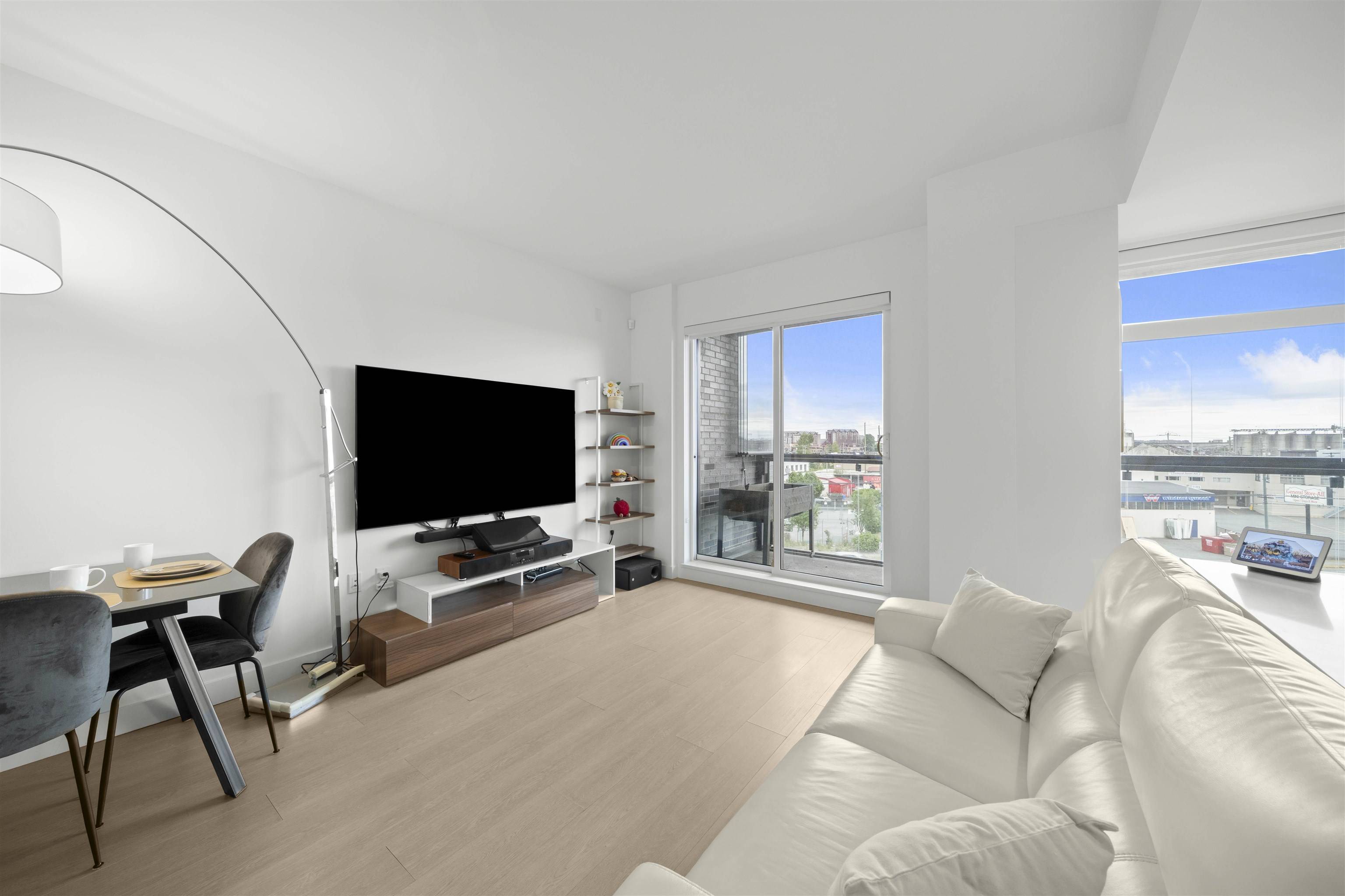 Vancouver, BC V6P 4G2,8888 Osler ST #301