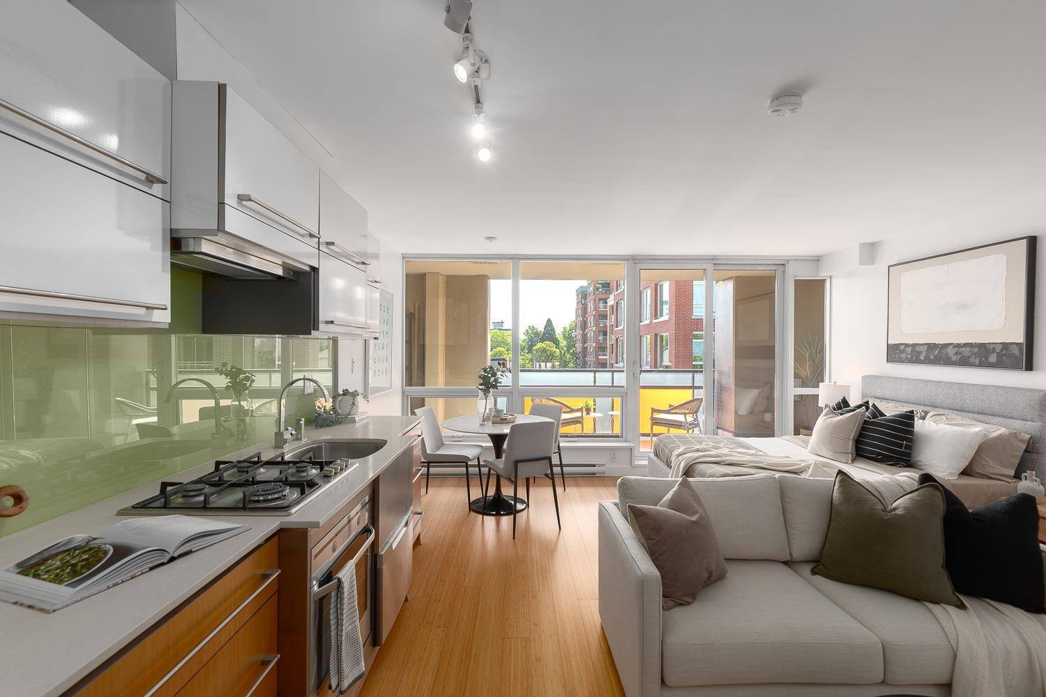 Vancouver, BC V6A 0B1,718 Main ST #510