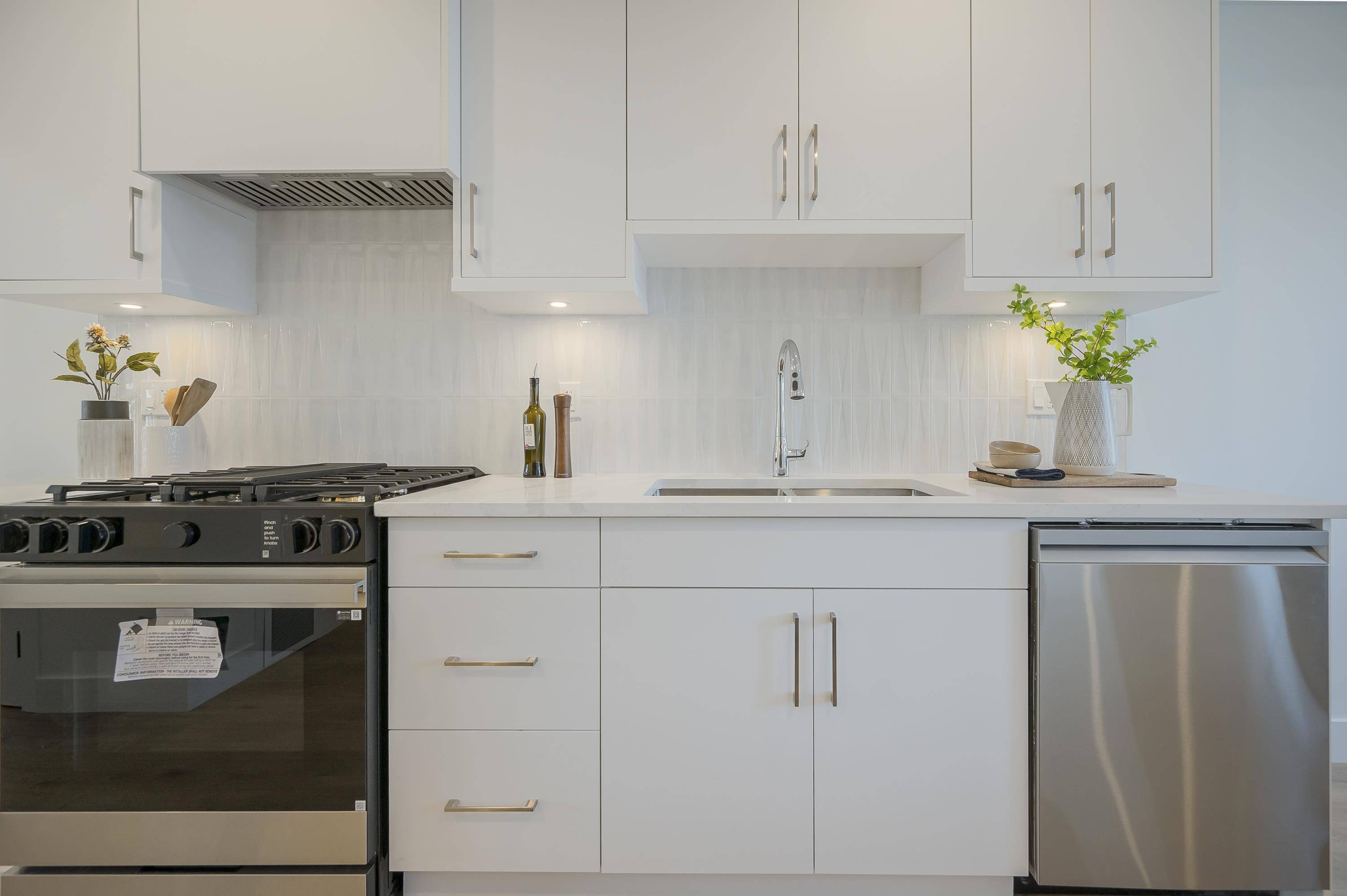 Surrey, BC V3V 0H2,12770 105 AVE #6