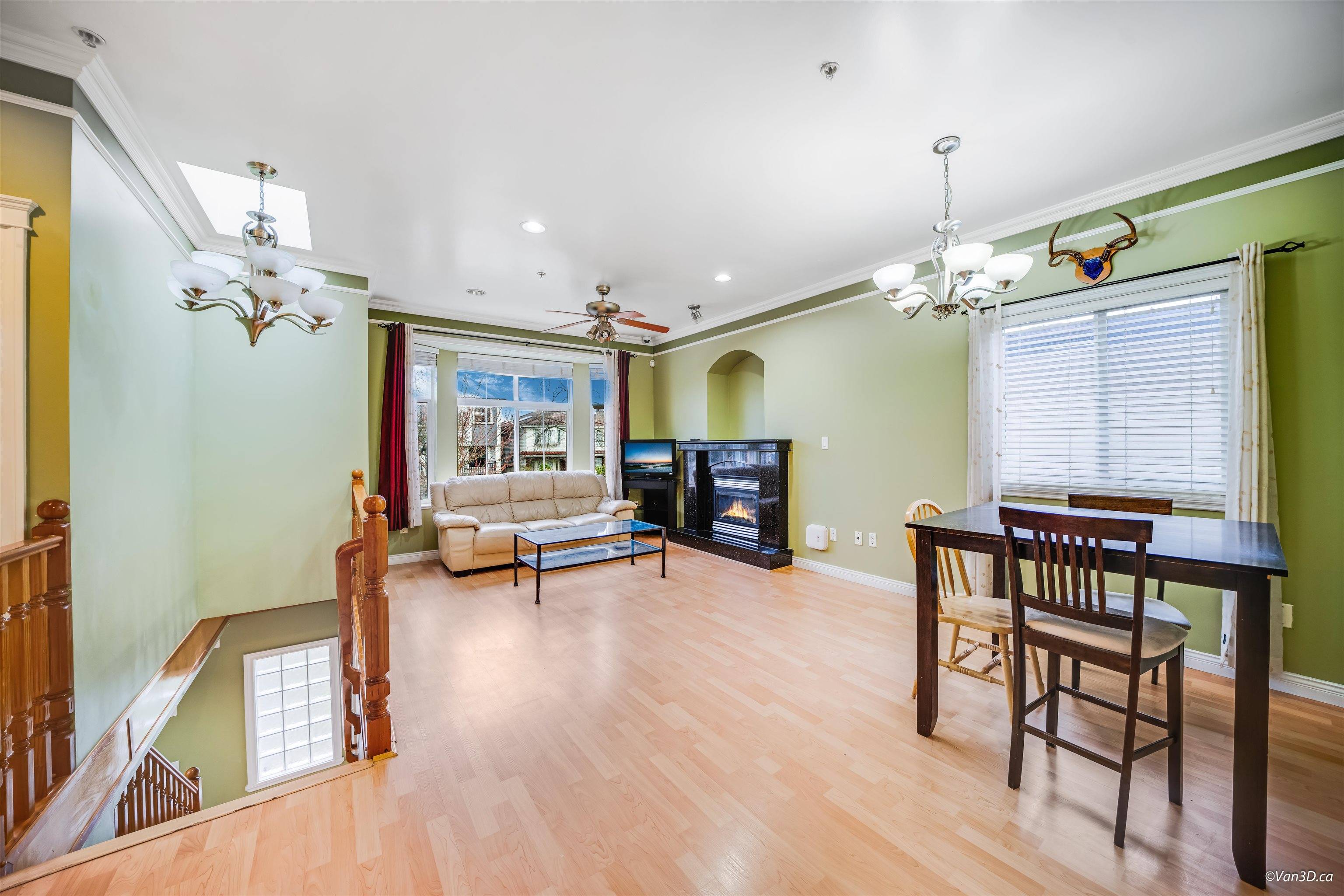 Vancouver, BC V5X 1E3,742 E 51st AVE